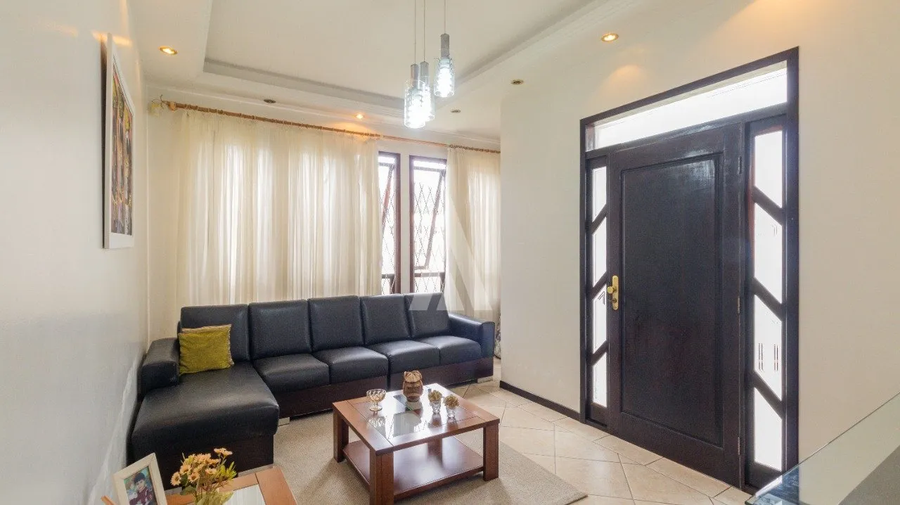 Casa com 1 suíte(s) mais 2 quarto(s) à venda no bairro Glória em Joinville, por R$ 1.300.000.00. — foto 2