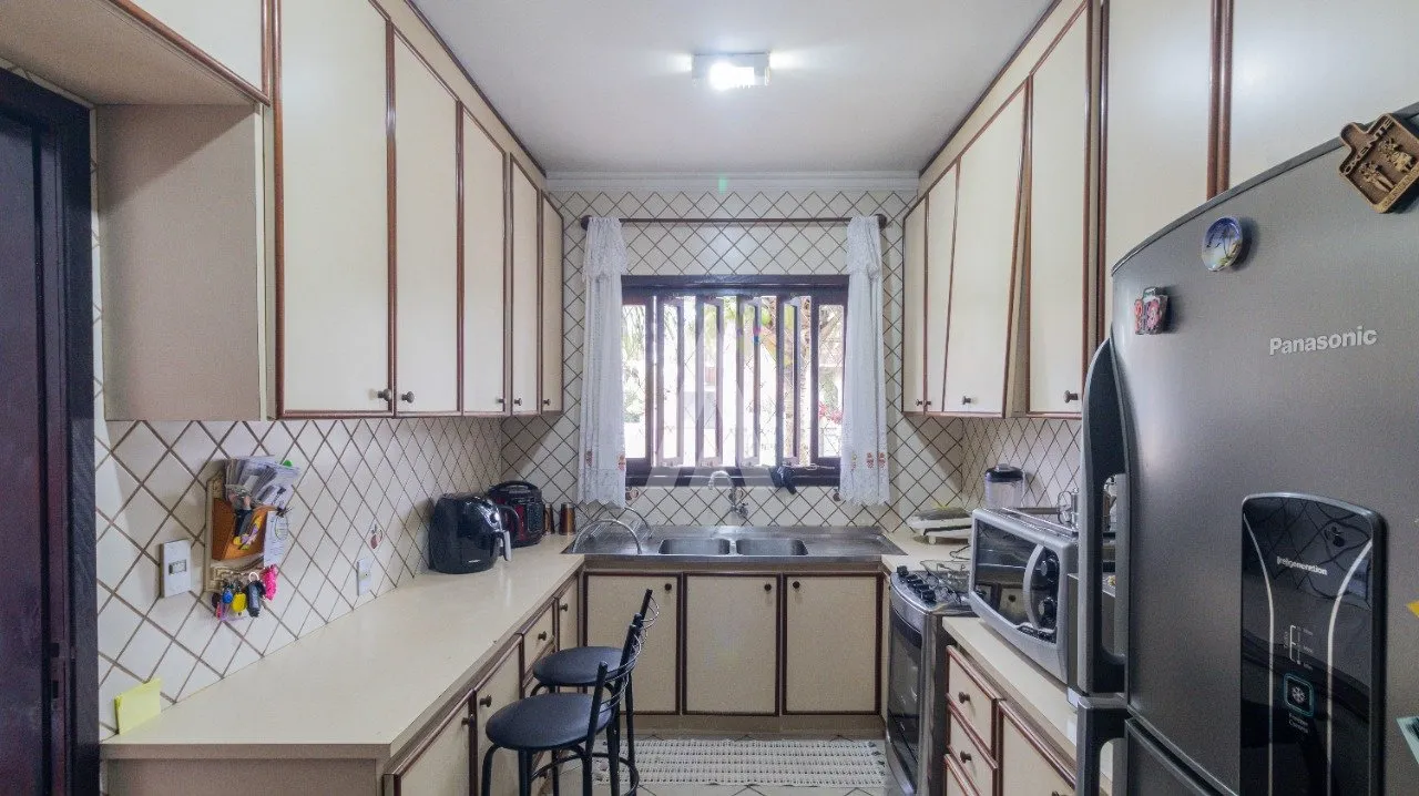 Casa com 1 suíte(s) mais 2 quarto(s) à venda no bairro Glória em Joinville, por R$ 1.300.000.00. — foto 4