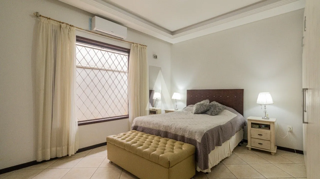 Casa com 1 suíte(s) mais 2 quarto(s) à venda no bairro Glória em Joinville, por R$ 1.300.000.00. — foto 5