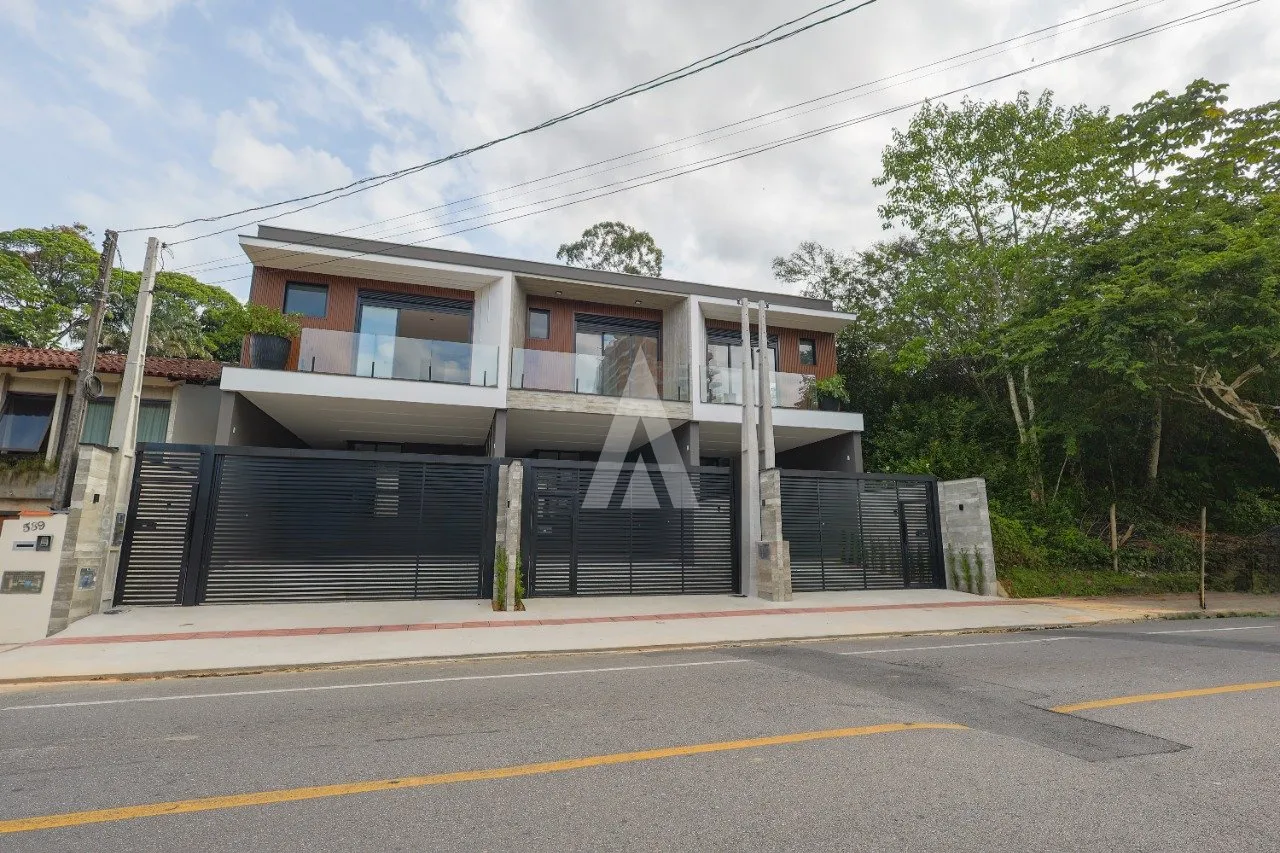 Sobrado Geminado com 3 suíte(s) à venda no bairro Anita Garibaldi em Joinville, por R$1.430.000,00. — foto 2