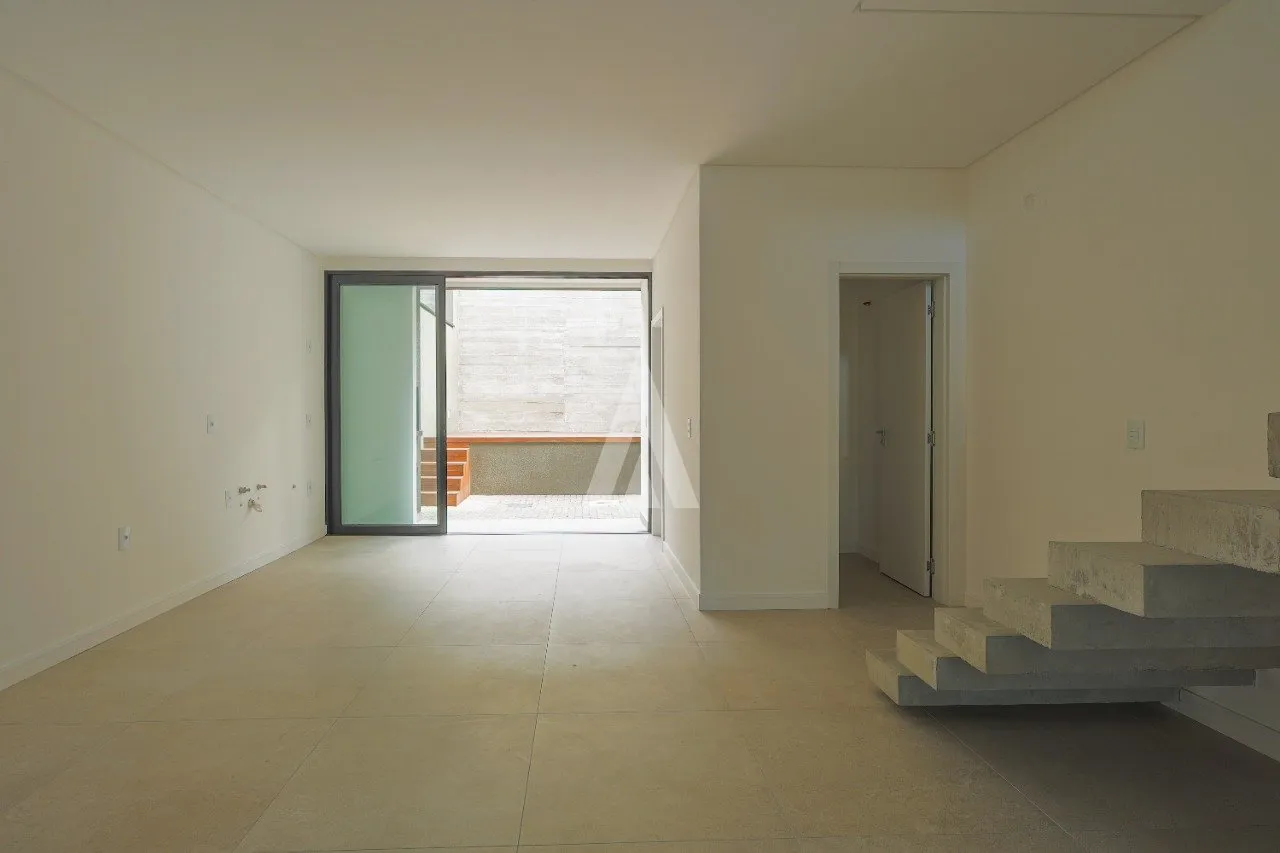 Sobrado Geminado com 3 suíte(s) à venda no bairro Anita Garibaldi em Joinville, por R$1.430.000,00. — foto 3