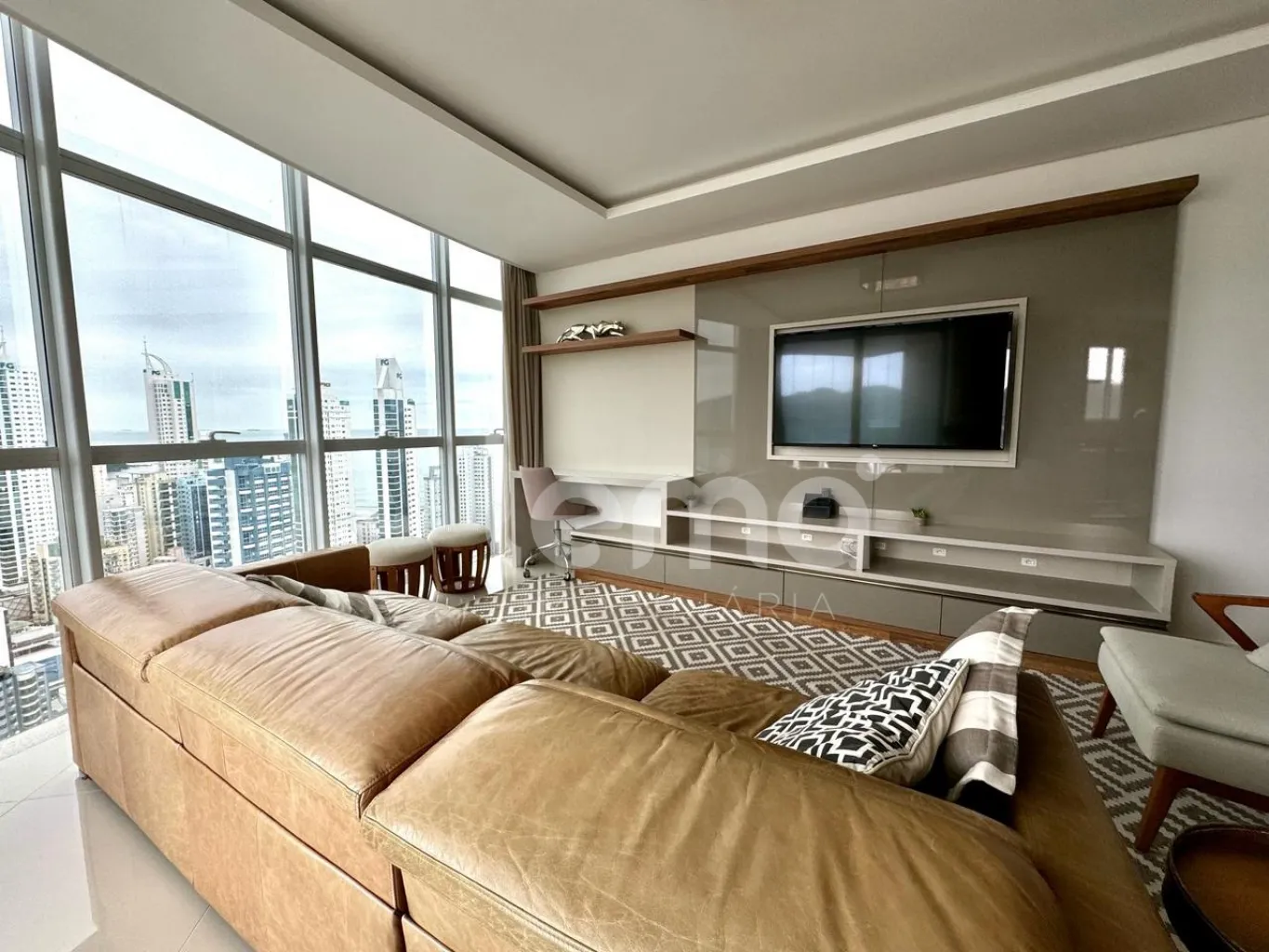 APARTAMENTO Á VENDA NO CENTRO EM BALNEÁRIO CAMBORIÚ - foto 1