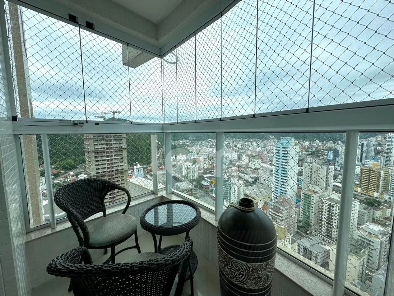 APARTAMENTO Á VENDA NO CENTRO EM BALNEÁRIO CAMBORIÚ — foto 2