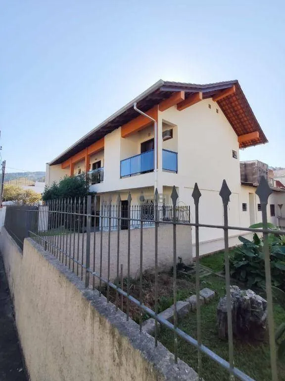 Casa com 5 dormitórios (4 suítes) no Garcia - foto 1