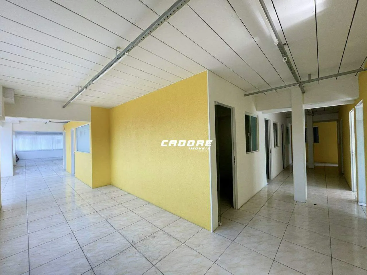 Excelente sala comercial com aproximadamente 375m - foto 1