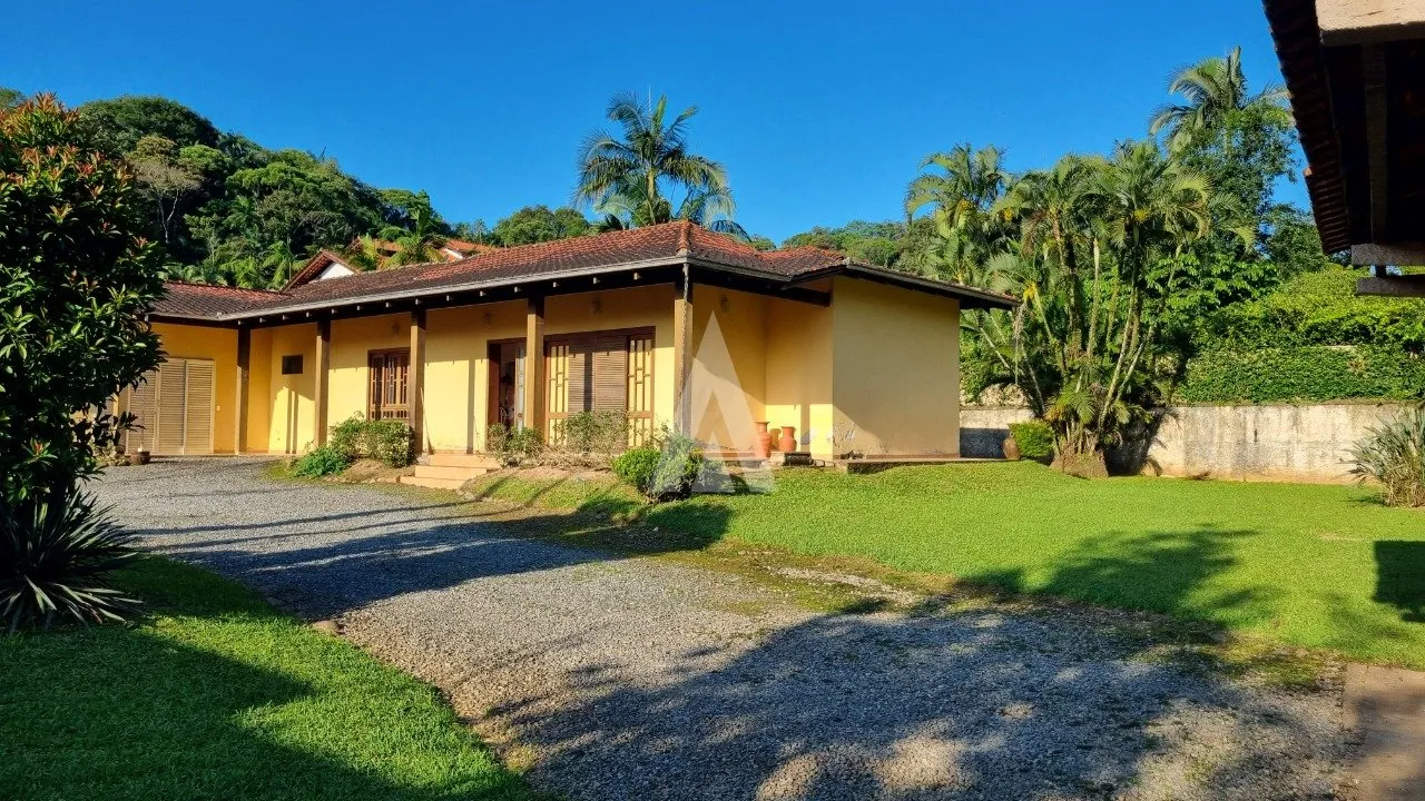 Casa com 1 suíte(s) mais 2 quarto(s) à venda no bairro América em Joinville, por R$ 2.600.000.00. - foto 1