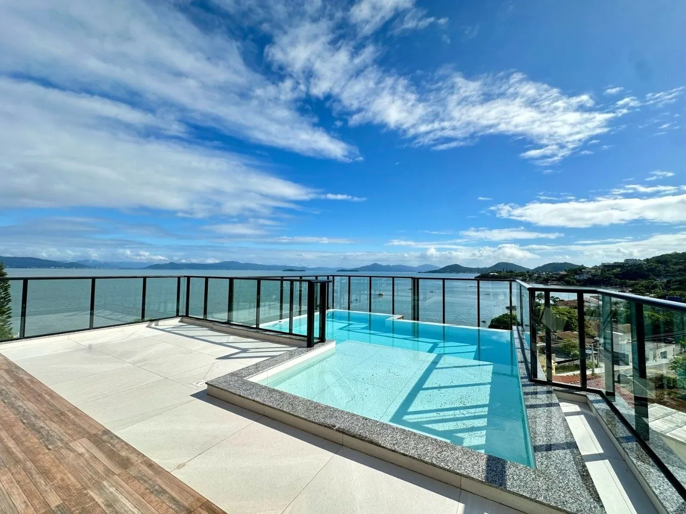 Apartamento à venda com 1 quarto e 1 suíte, 1 vaga, 70m² no Cacupé, Florianópolis - foto 1