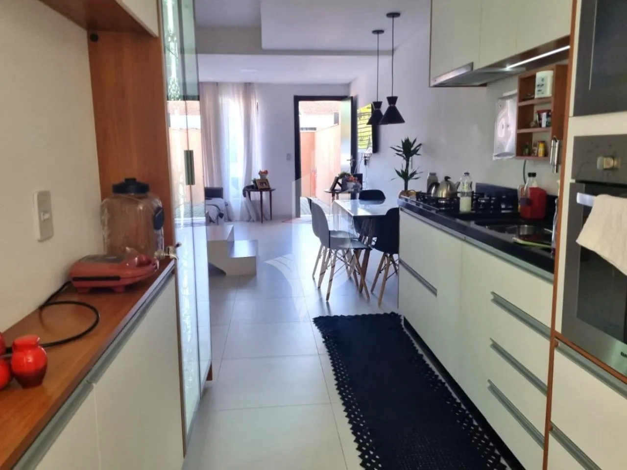 Sobrado triplex semi mobiliado, 2 dormitórios , 1 vaga de garagem - foto 1