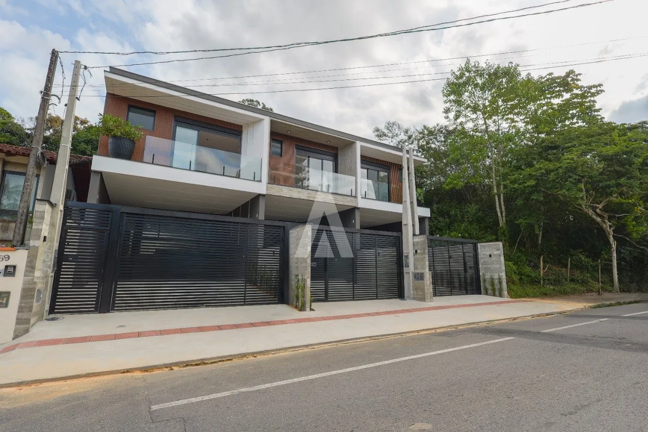 Sobrado Geminado com 1 suíte(s) mais 2 quarto(s) à venda no bairro Anita Garibaldi em Joinville, por R$1.149.000,00. - foto 1