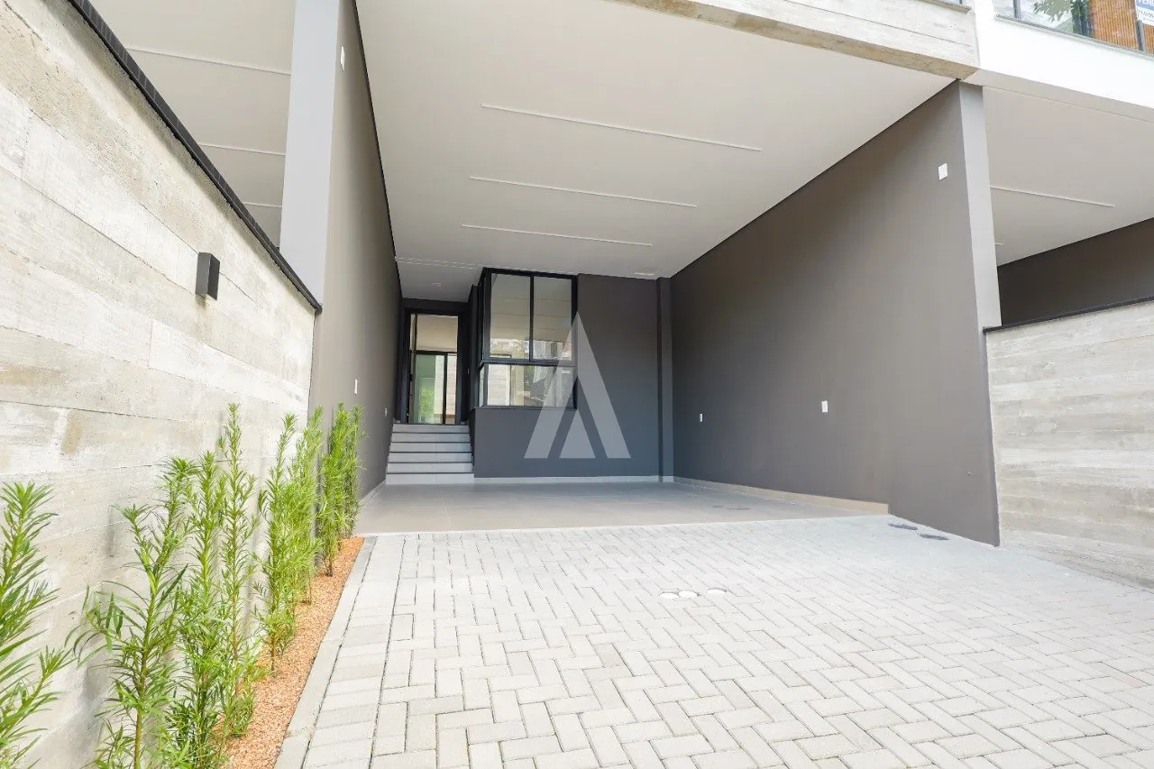 Sobrado Geminado com 1 suíte(s) mais 2 quarto(s) à venda no bairro Anita Garibaldi em Joinville, por R$1.149.000,00. — foto 2