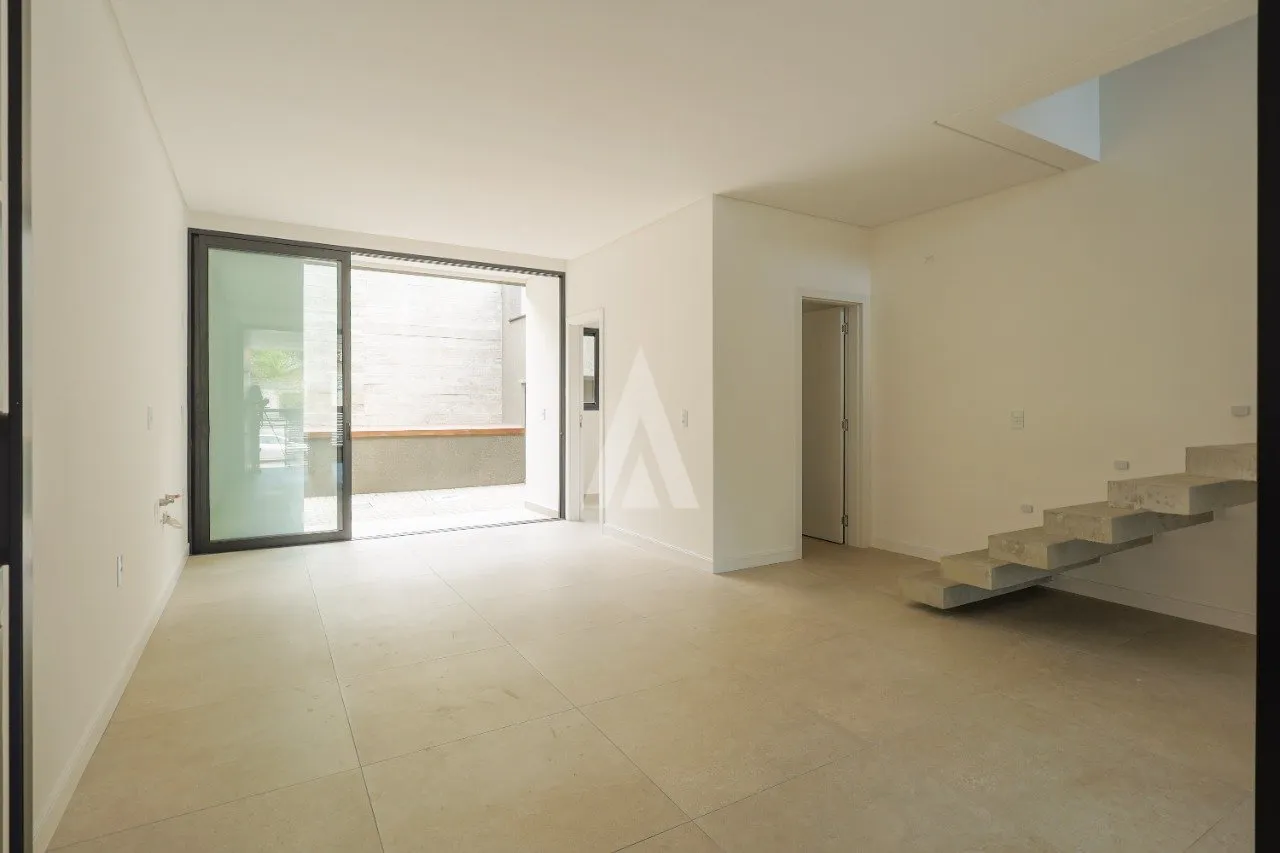 Sobrado Geminado com 1 suíte(s) mais 2 quarto(s) à venda no bairro Anita Garibaldi em Joinville, por R$1.149.000,00. — foto 4