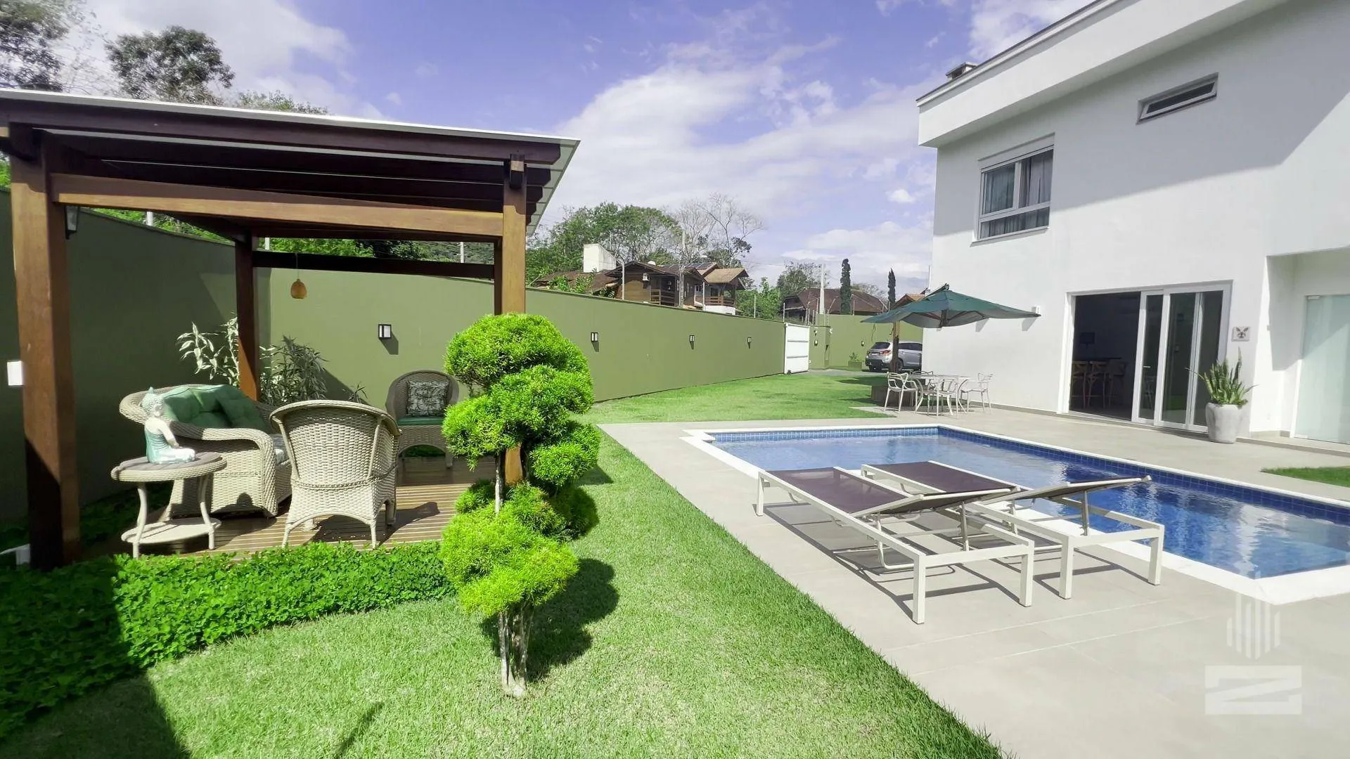 Ampla Casa à Venda com 3 Suítes - foto 1