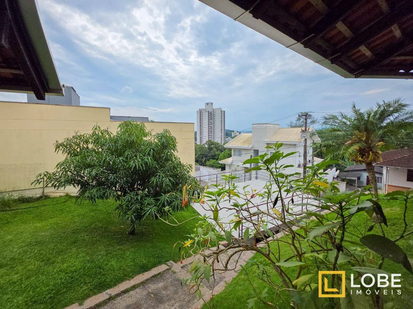Ampla casa, com vista panorâmica no bairro Escola Agrícola. — foto 4