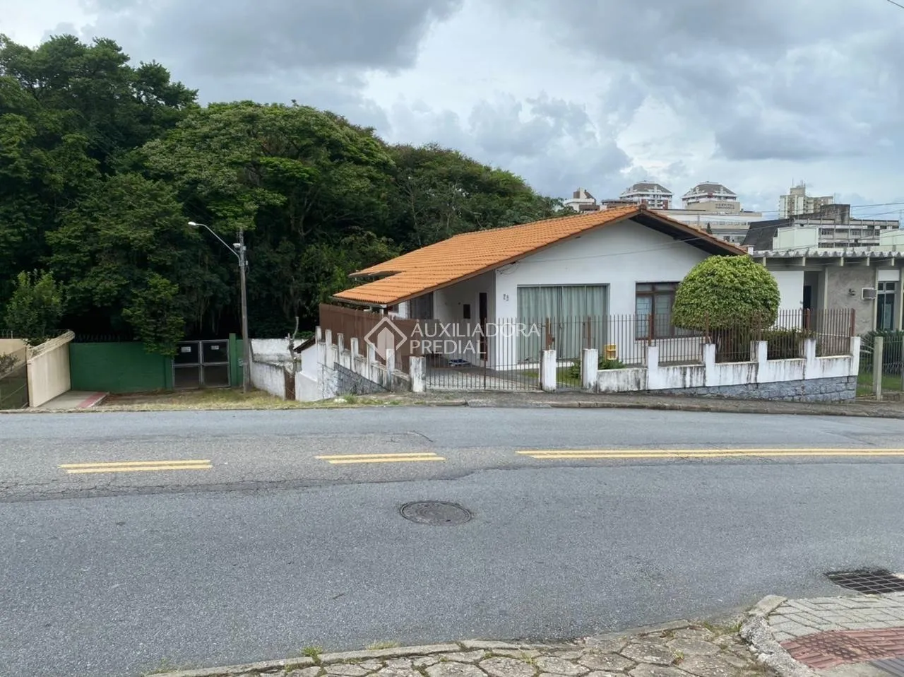Casa à venda com 4 quartos, 2 vagas, 360m² no Estreito, Florianópolis - foto 1
