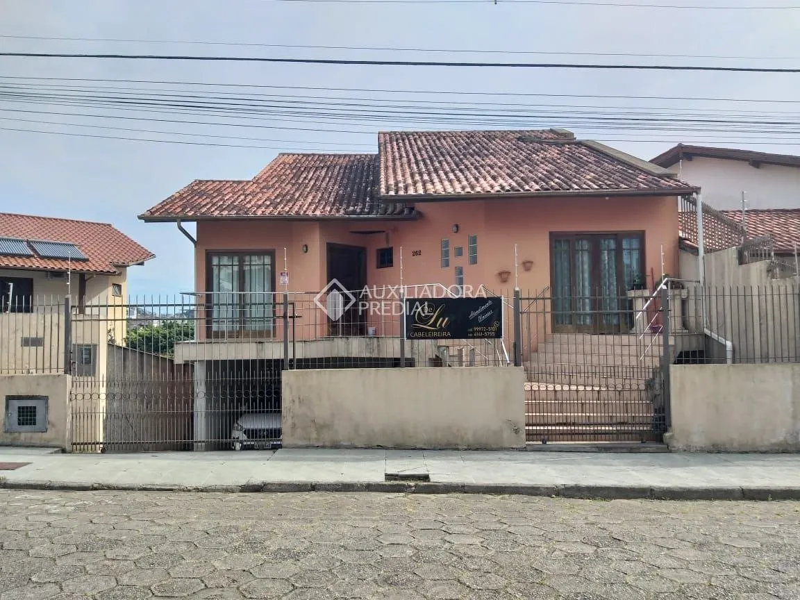 Casa à venda com 4 quartos e 1 suíte, 300m² no Jardim Atlântico, Florianópolis - foto 1
