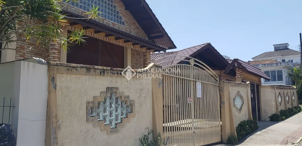 Casa à venda com 5 quartos e 3 suítes, 10 vagas, 800m² na Capitão Savas no Itaguaçú, Florianópolis — foto 2