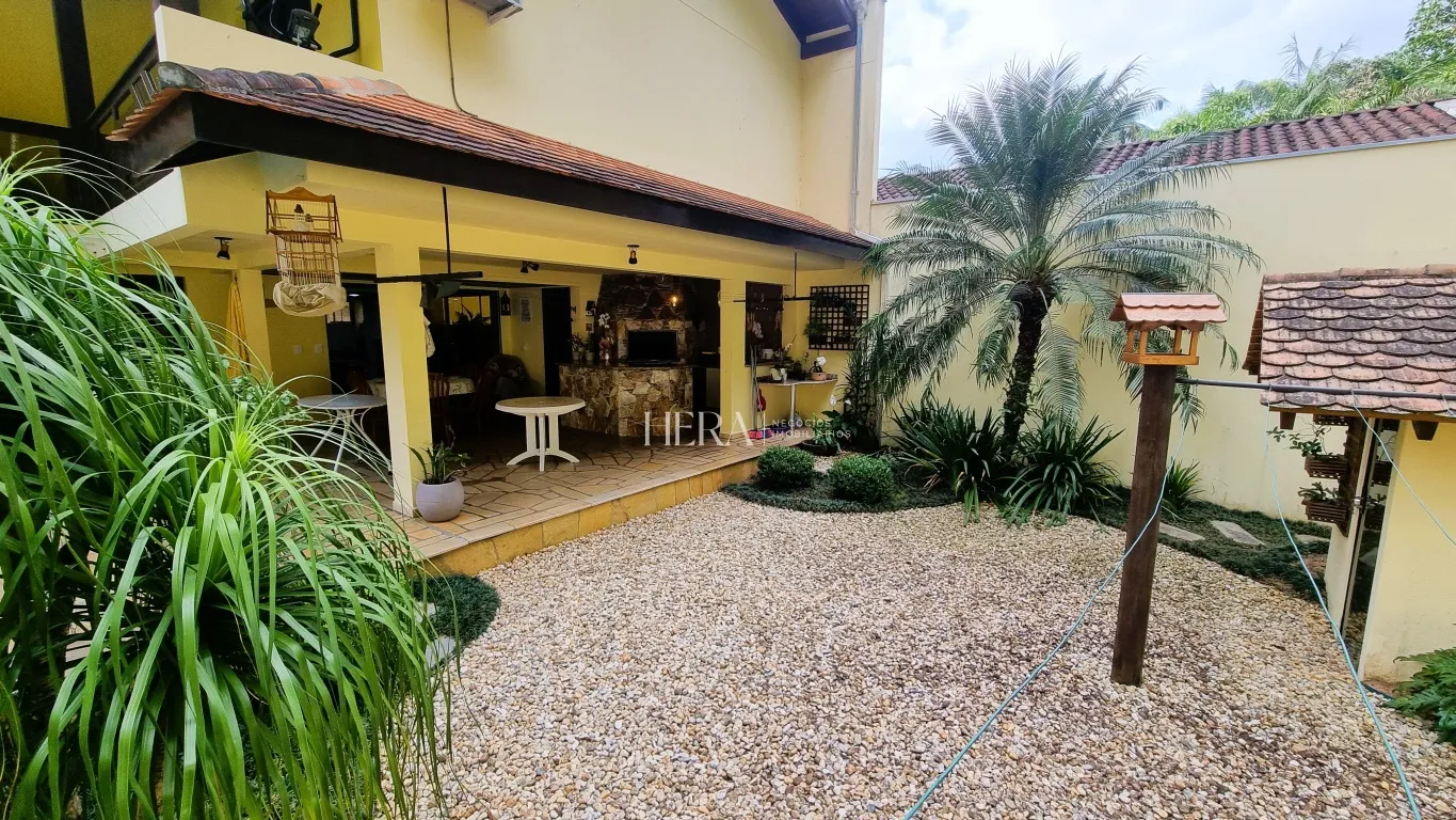 Linda casa a venda, com área de festas ampla com piscina em local residencial no bairro Velha, em Blumenau-SC — foto 5