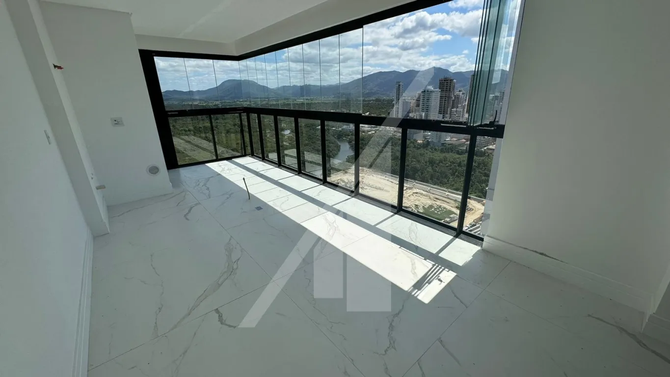 APARTAMENTO COM QUATRO SUÍTES, QUATRO VAGAS DE GARAGEM E CONDOMINIO COMPLETO - MEIA PRAIA/ ITAPEMA — foto 2