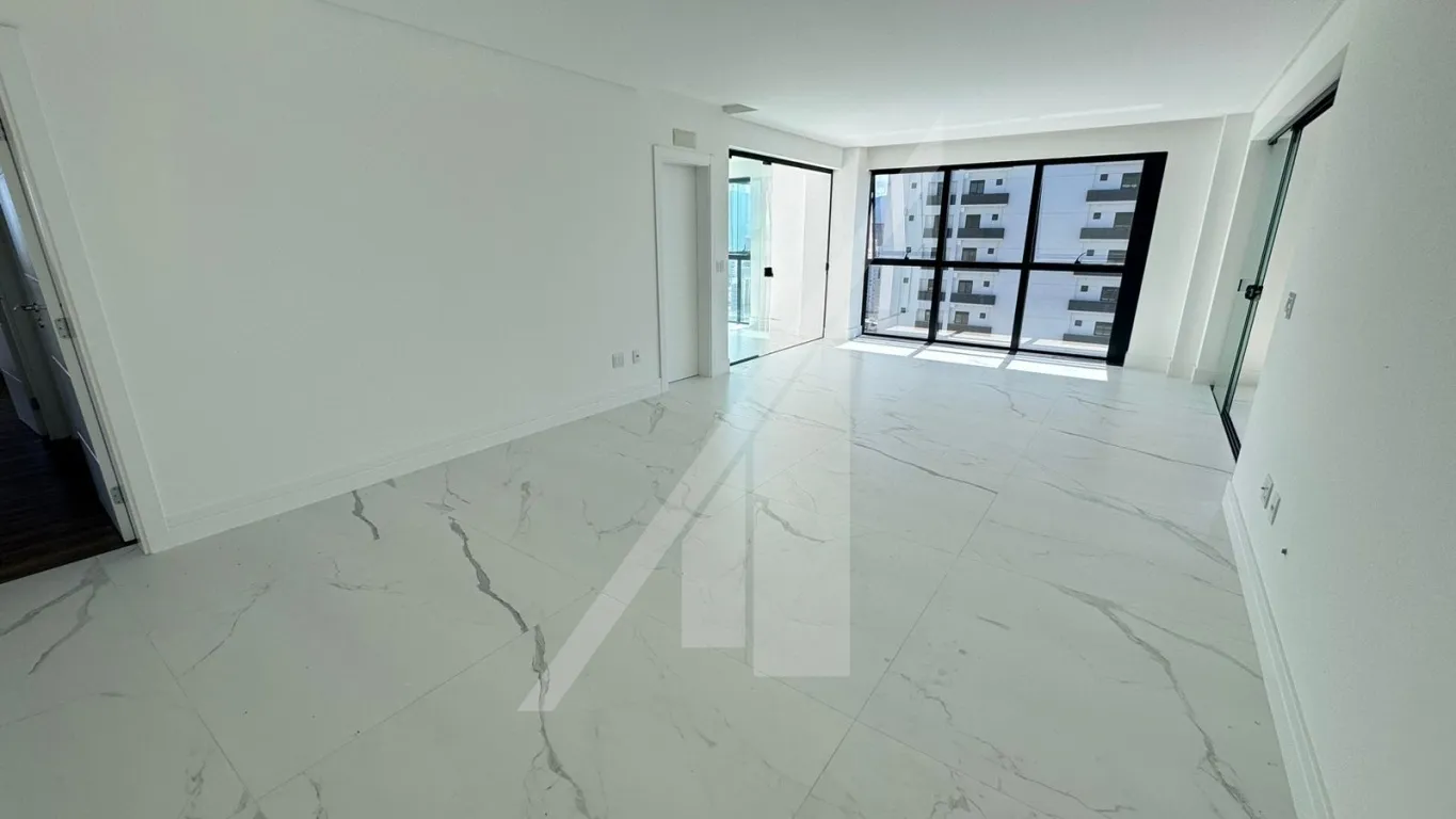 APARTAMENTO COM QUATRO SUÍTES, QUATRO VAGAS DE GARAGEM E CONDOMINIO COMPLETO - MEIA PRAIA/ ITAPEMA — foto 5