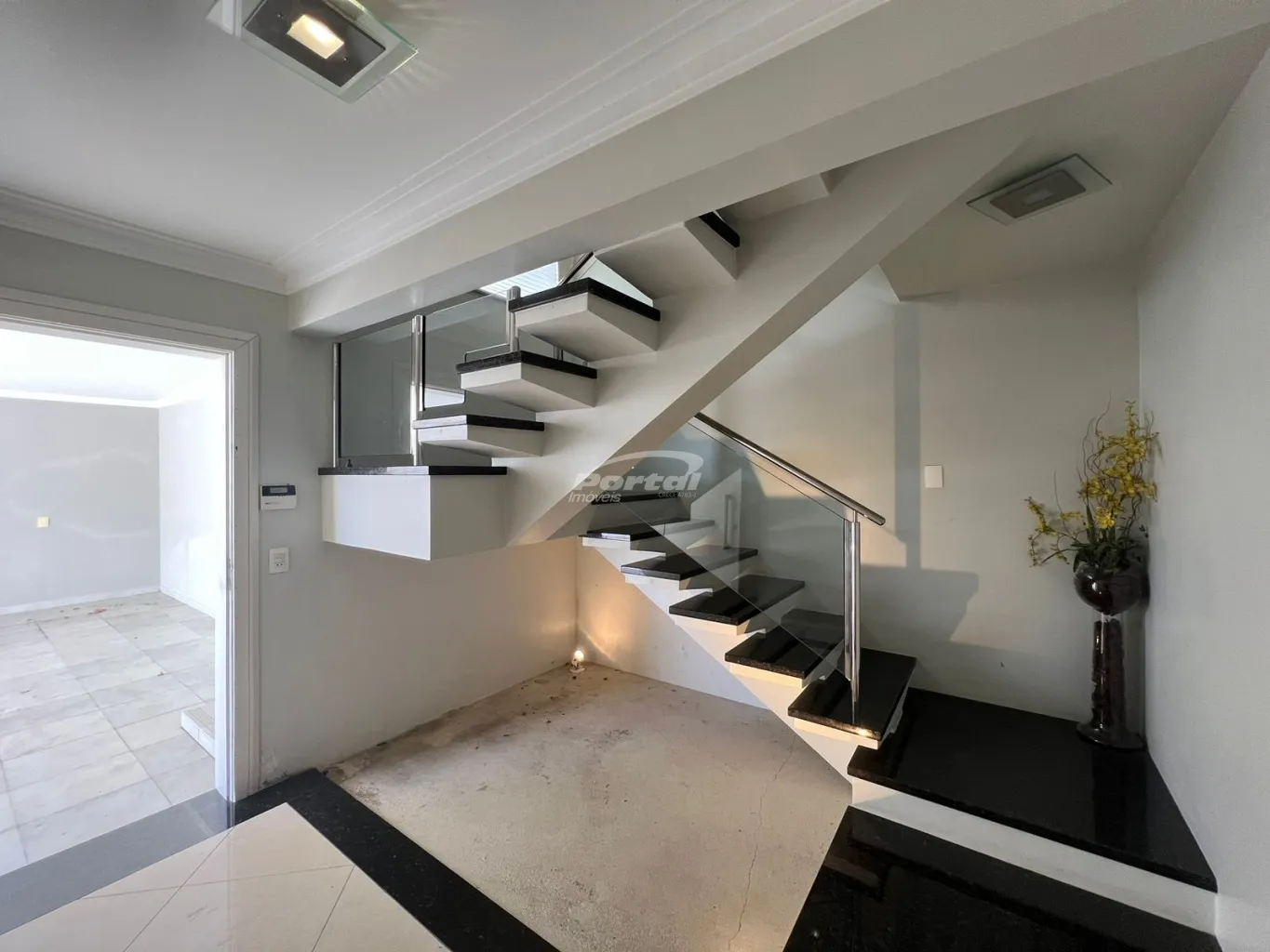 Casa alto padrão disponível para locação no bairro Centro - Gaspar/SC — foto 3