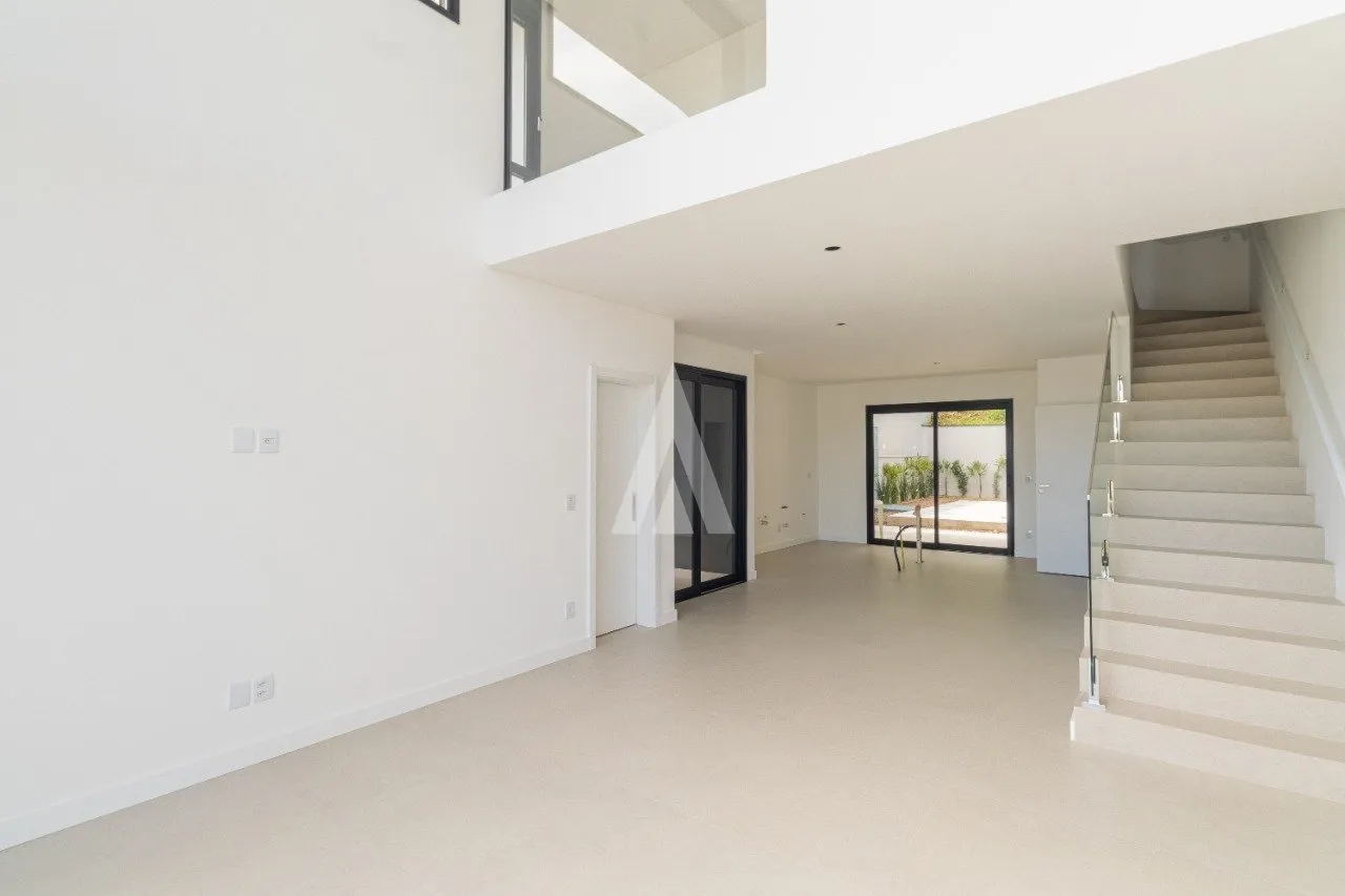 Sobrado Geminado com 3 suíte(s) à venda no bairro Saguaçu em Joinville, por R$ 1.590.000.00. - foto 1