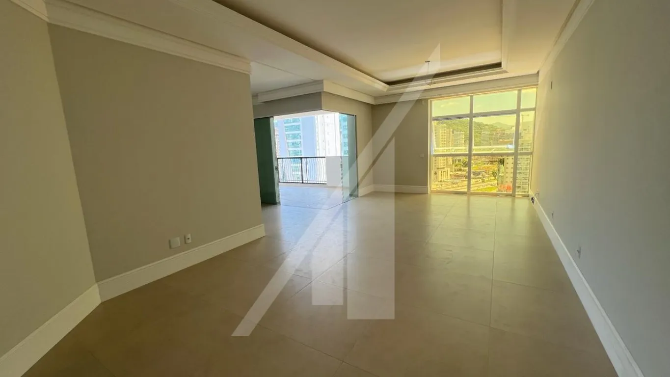 APARTAMENTO COM QUATRO SUÍTES, TRÊS VAGAS DE GARAGEM E CONDOMINIO COMPLETO - MEIA PRAIA/ ITAPEMA — foto 4