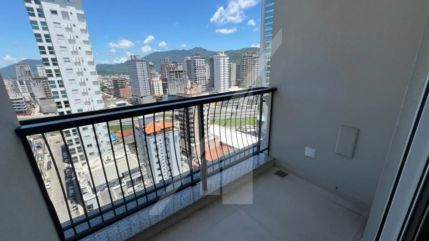 APARTAMENTO COM QUATRO SUÍTES, TRÊS VAGAS DE GARAGEM E CONDOMINIO COMPLETO - MEIA PRAIA/ ITAPEMA — foto 7
