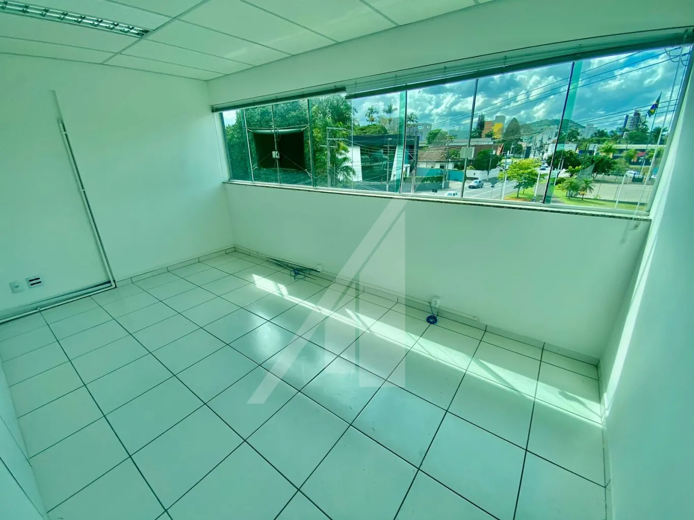 Excelente sala comercial em ótima localização — foto 2