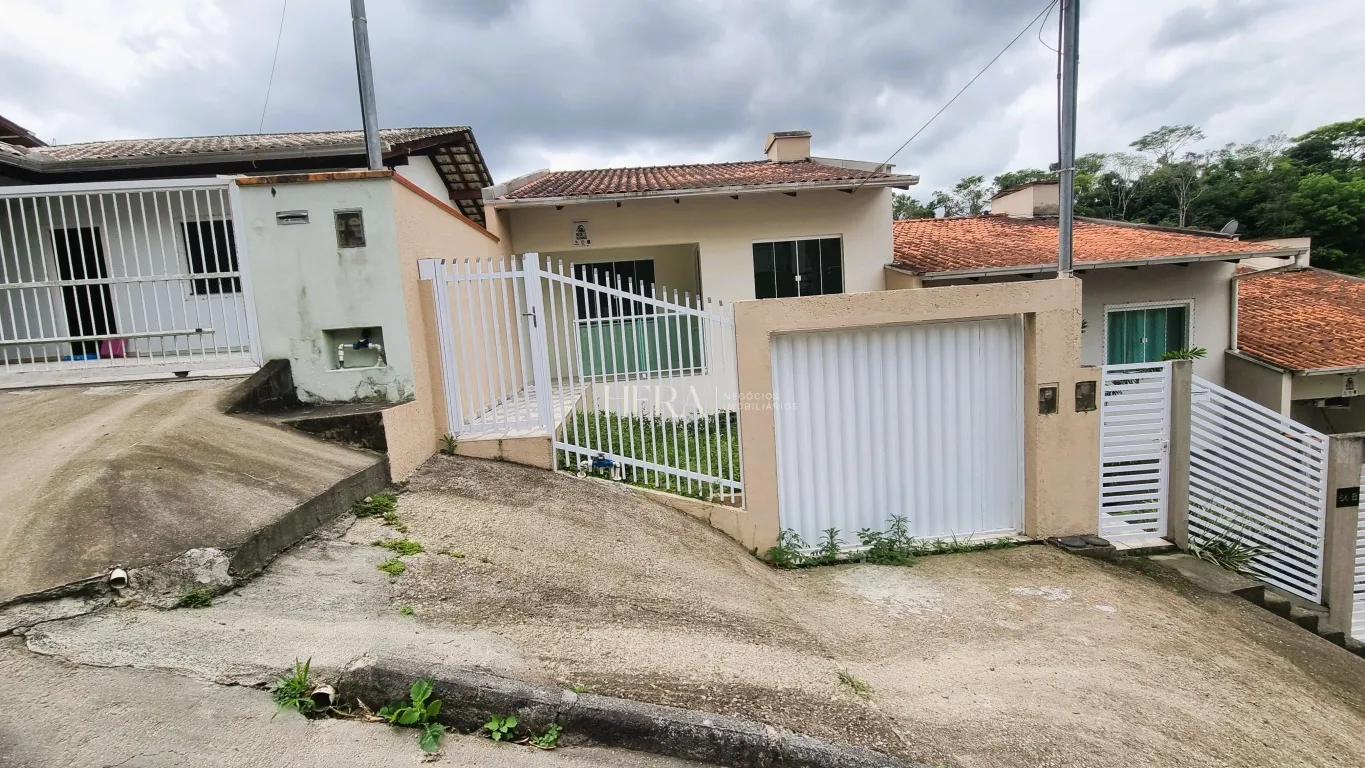 Oportunidade, sobrado com ótimo preço a venda no bairro Escola Agrícola - foto 1