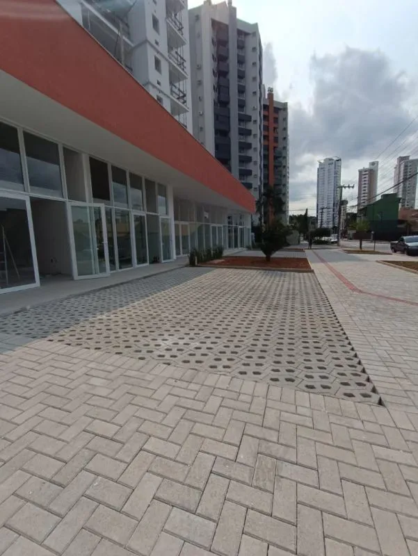 Aluga-se loja térrea / sala comercial - com excelente localização! — foto 5