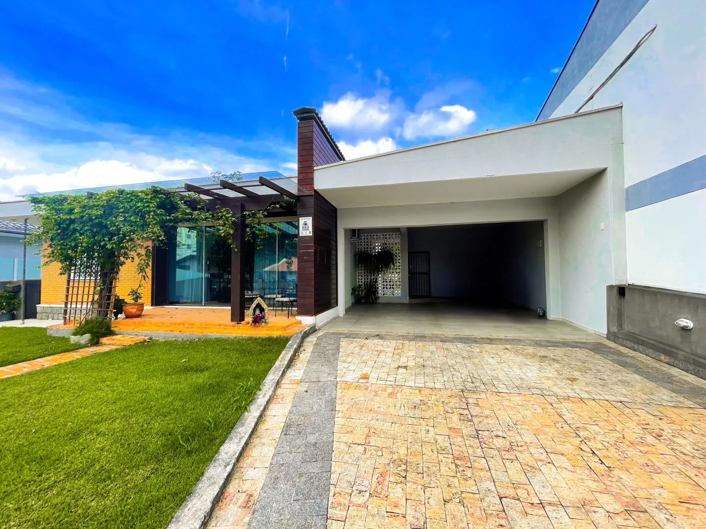 Casa para Venda em Blumenau, Garcia, 3 dormitórios, 1 suíte, 5 banheiros, 2 vagas - foto 1