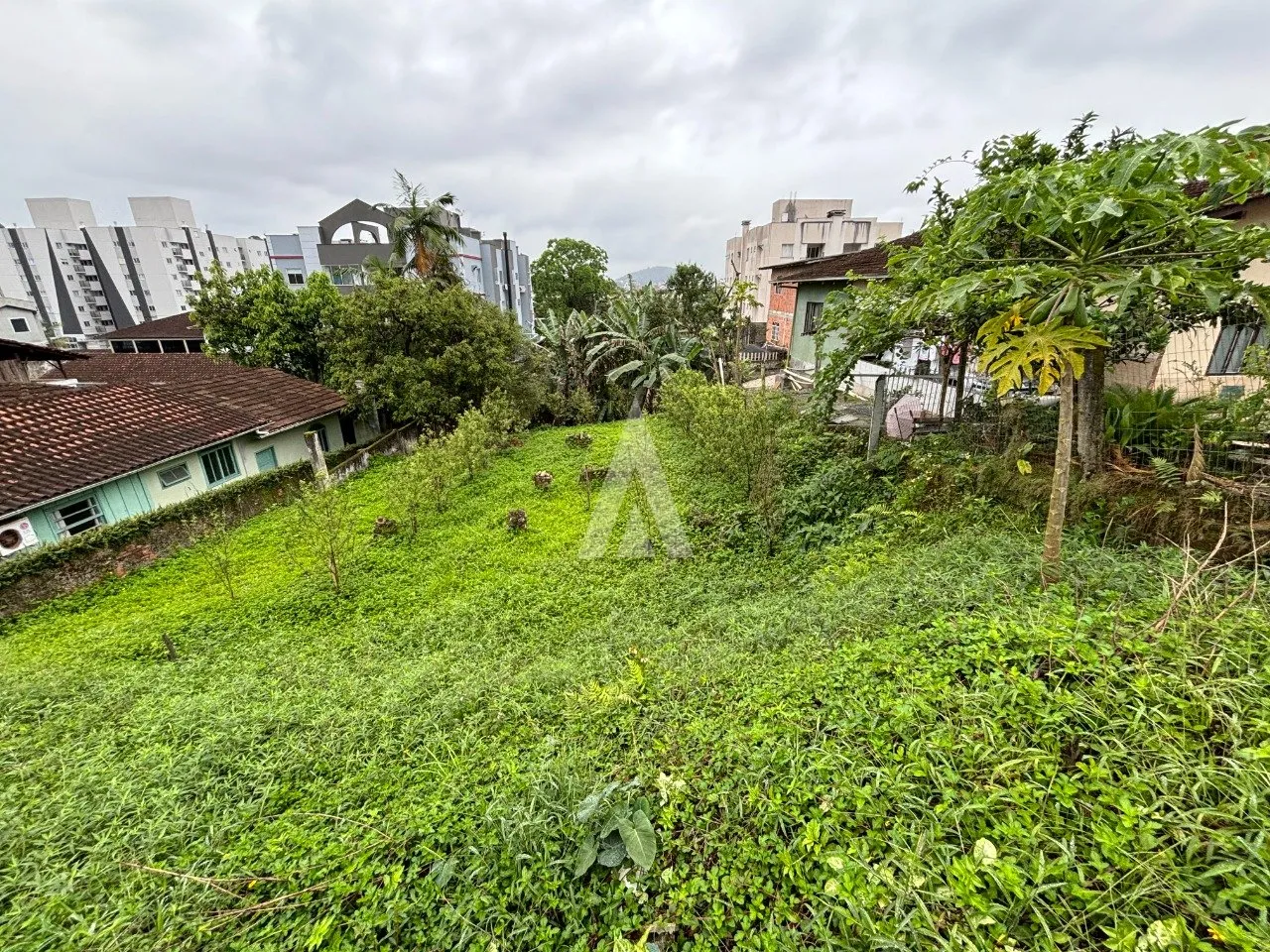 Terreno à venda no bairro Saguaçu em Joinville, por R$ 580.000.00. — foto 2