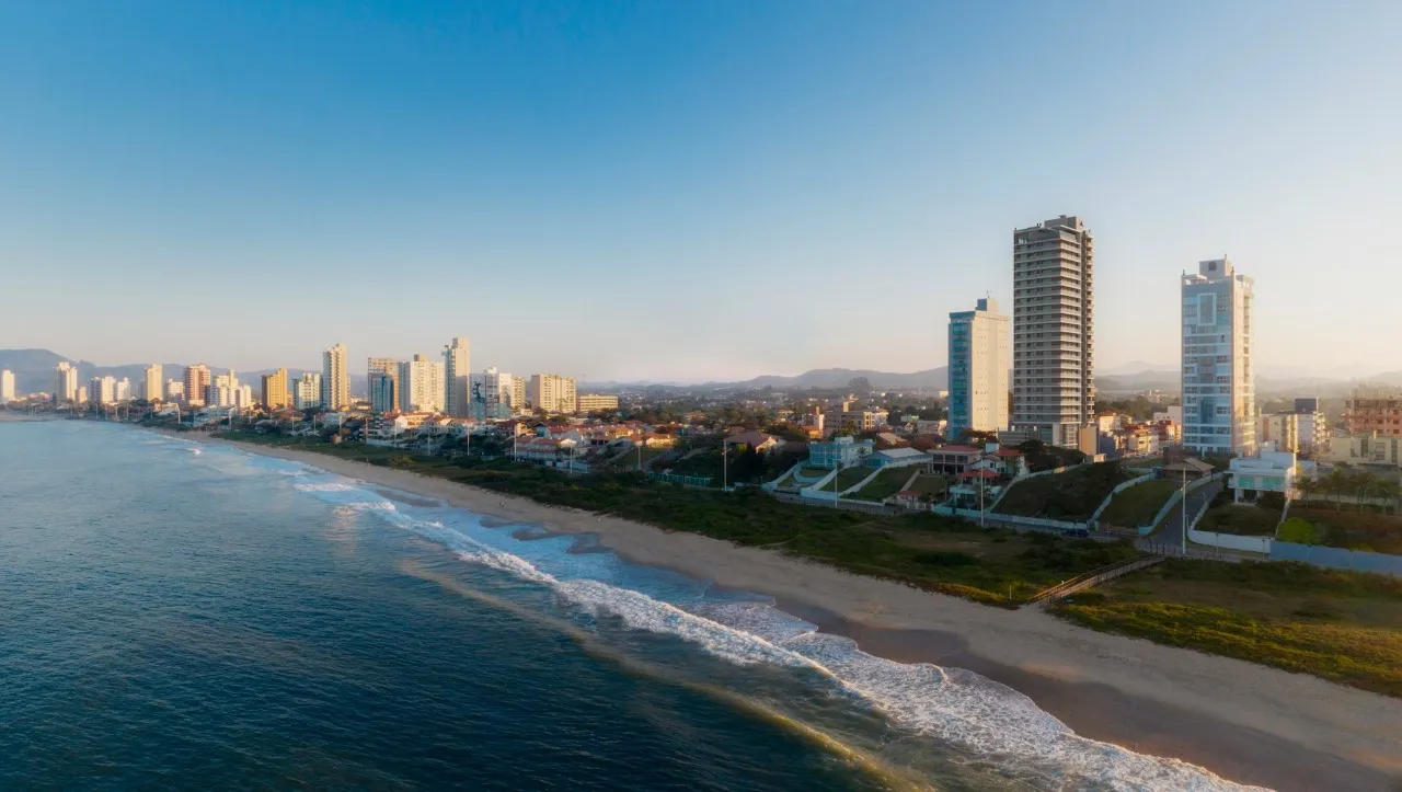 Apartamento com 3 suíte(s) à venda no bairro Itacolomí em Balneário Piçarras, por R$2.396.925,00 - foto 1