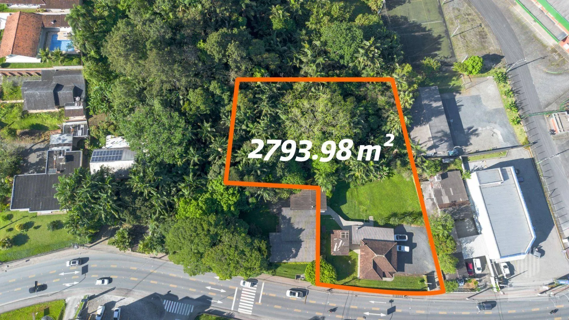 Amplo Terreno à Venda com 2793m no bairro Água Verde em Blumenau - foto 1