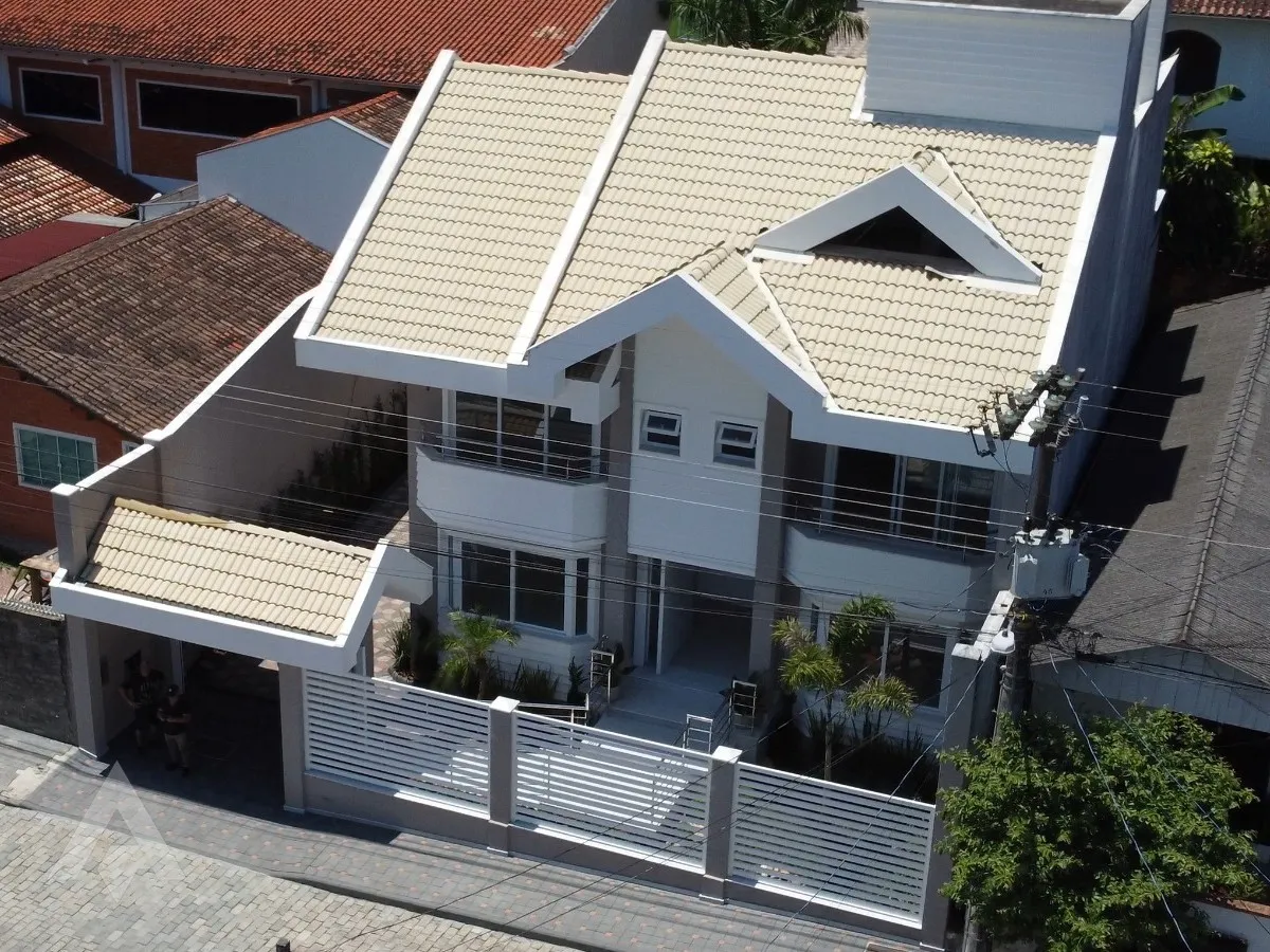 Casa alto padrão de 3 suítes à venda por R$ 2.980,000,00 - Bairro Escola Agrícola - Blumenau/SC - foto 1