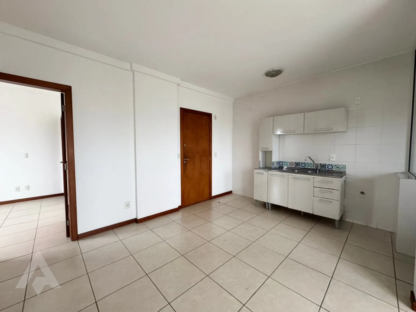 Apartamento com 2 dormitórios no bairro Victor Konder. — foto 2