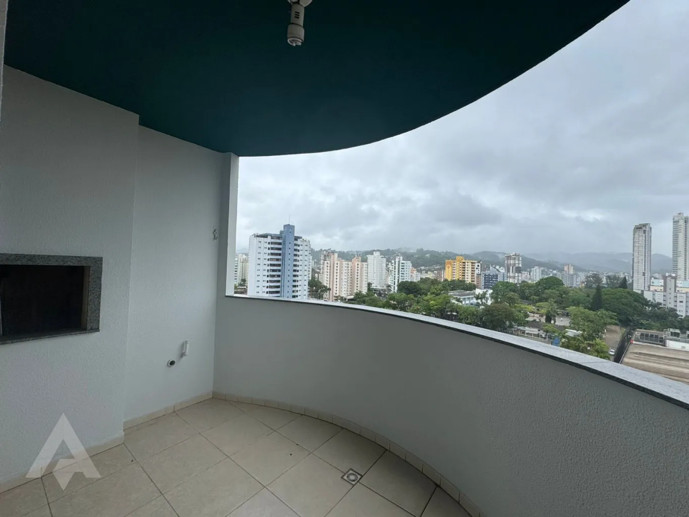 Apartamento com 2 dormitórios no bairro Victor Konder. — foto 4
