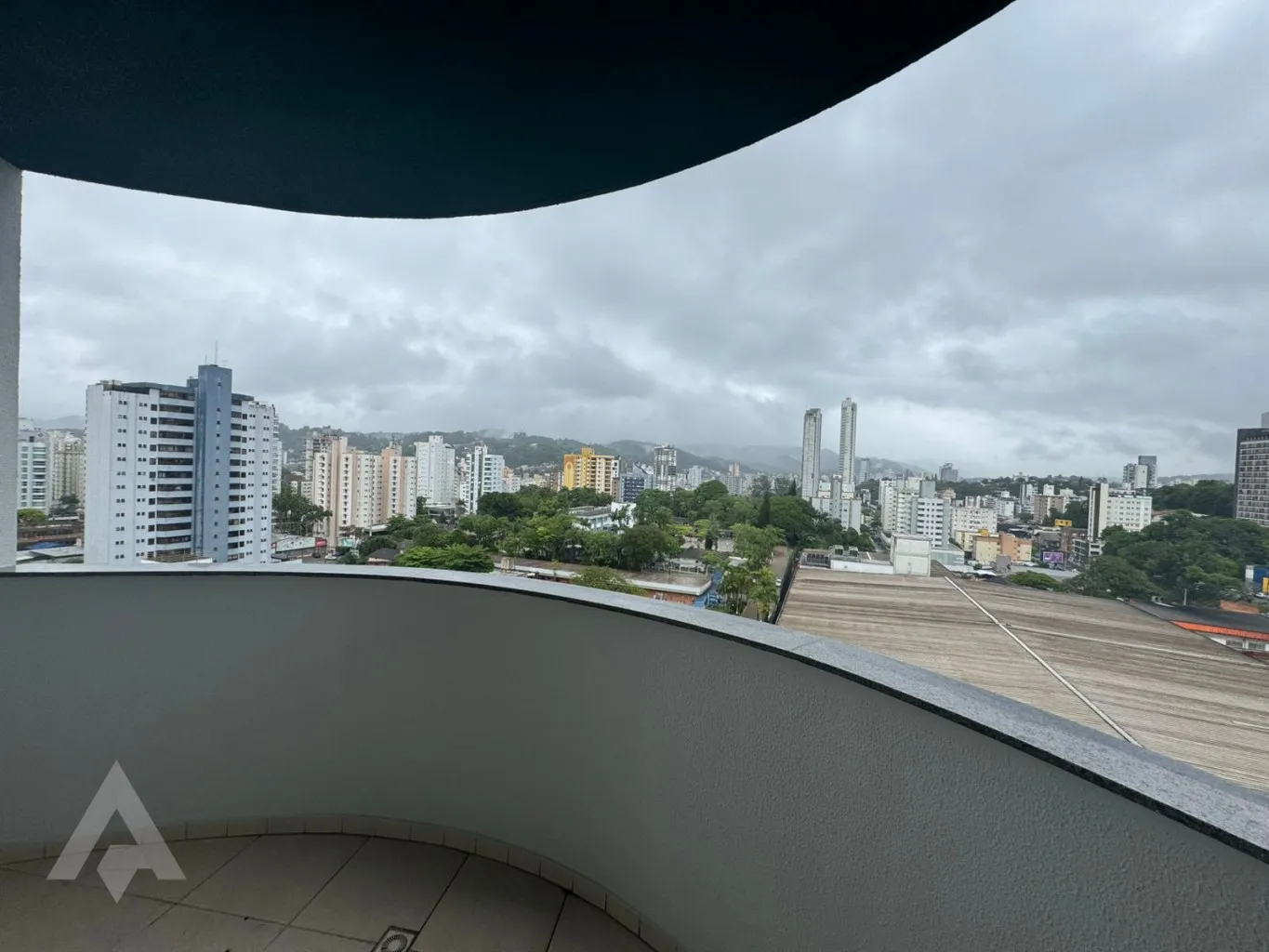 Apartamento com 2 dormitórios no bairro Victor Konder. — foto 5
