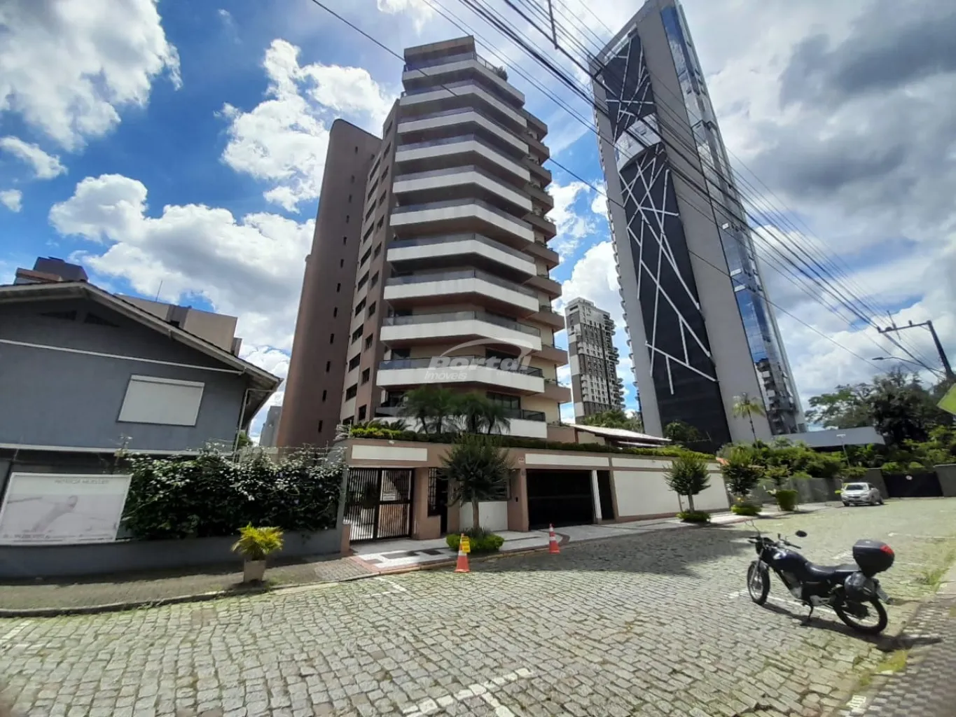 Apartamento alto padrão disponível para locação no bairro Ponta Aguda - Blumenau/SC - foto 1