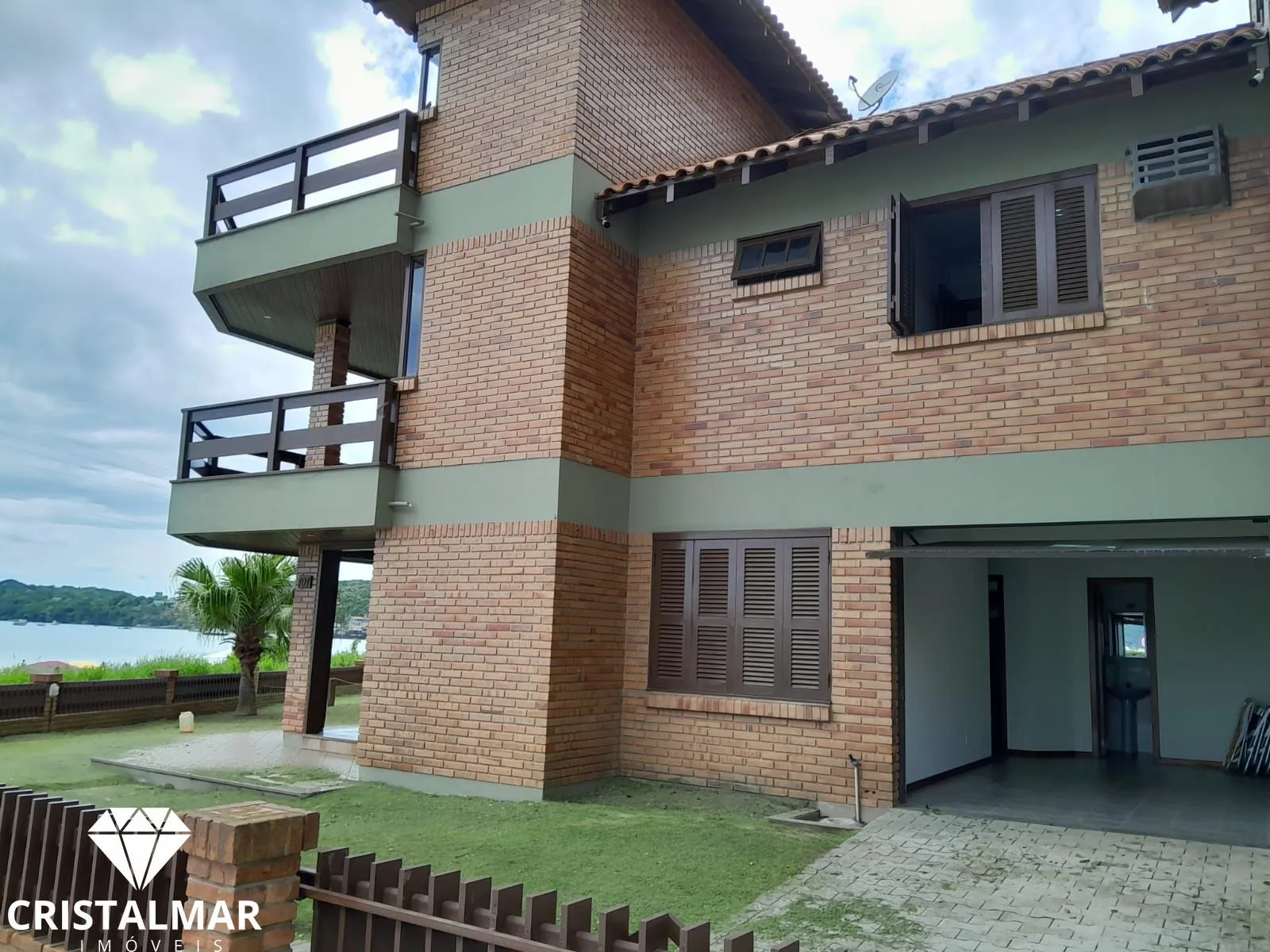 CASA FRENTE MAR À VENDA CENTRO BOMBINHAS — foto 3