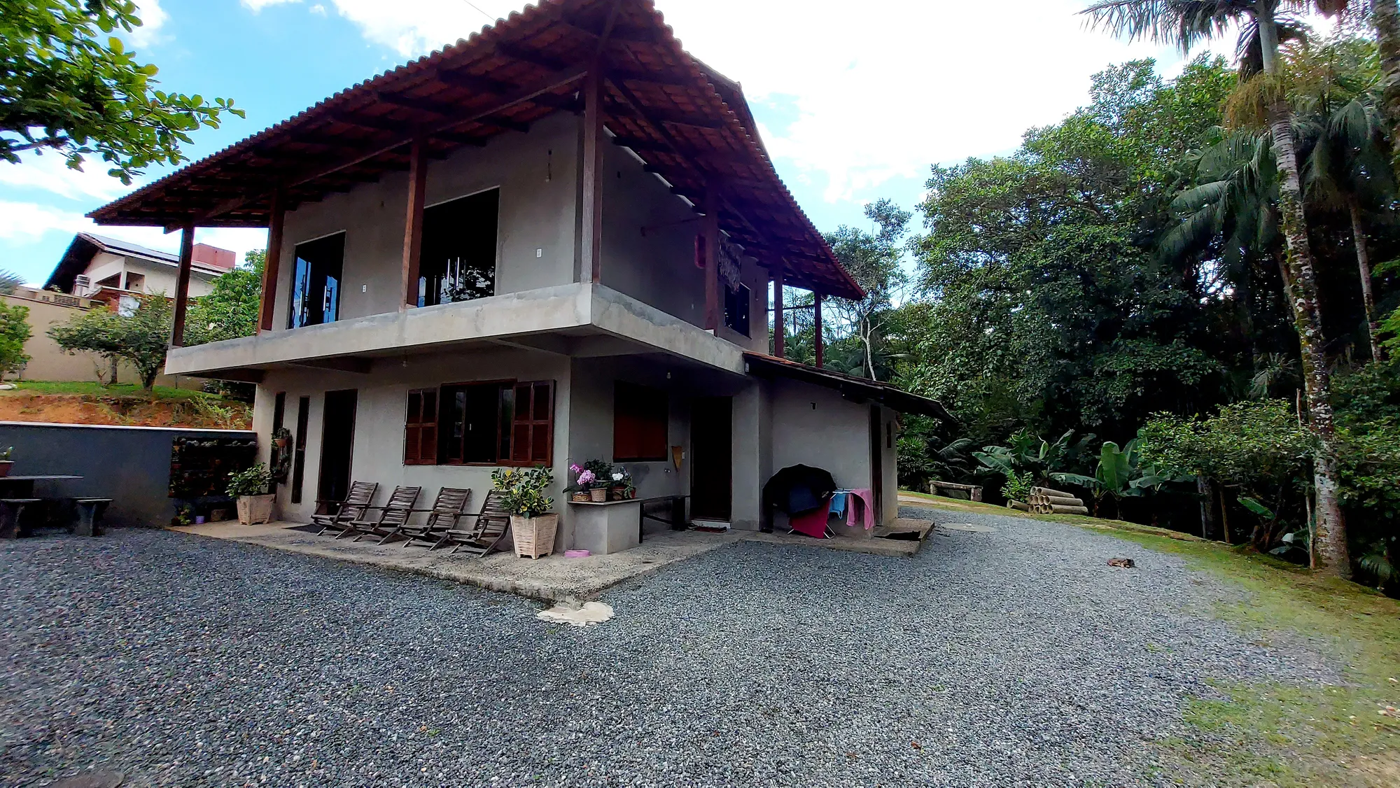 Casa 3 dormitórios com área verde (preservação) ao redor. — foto 3