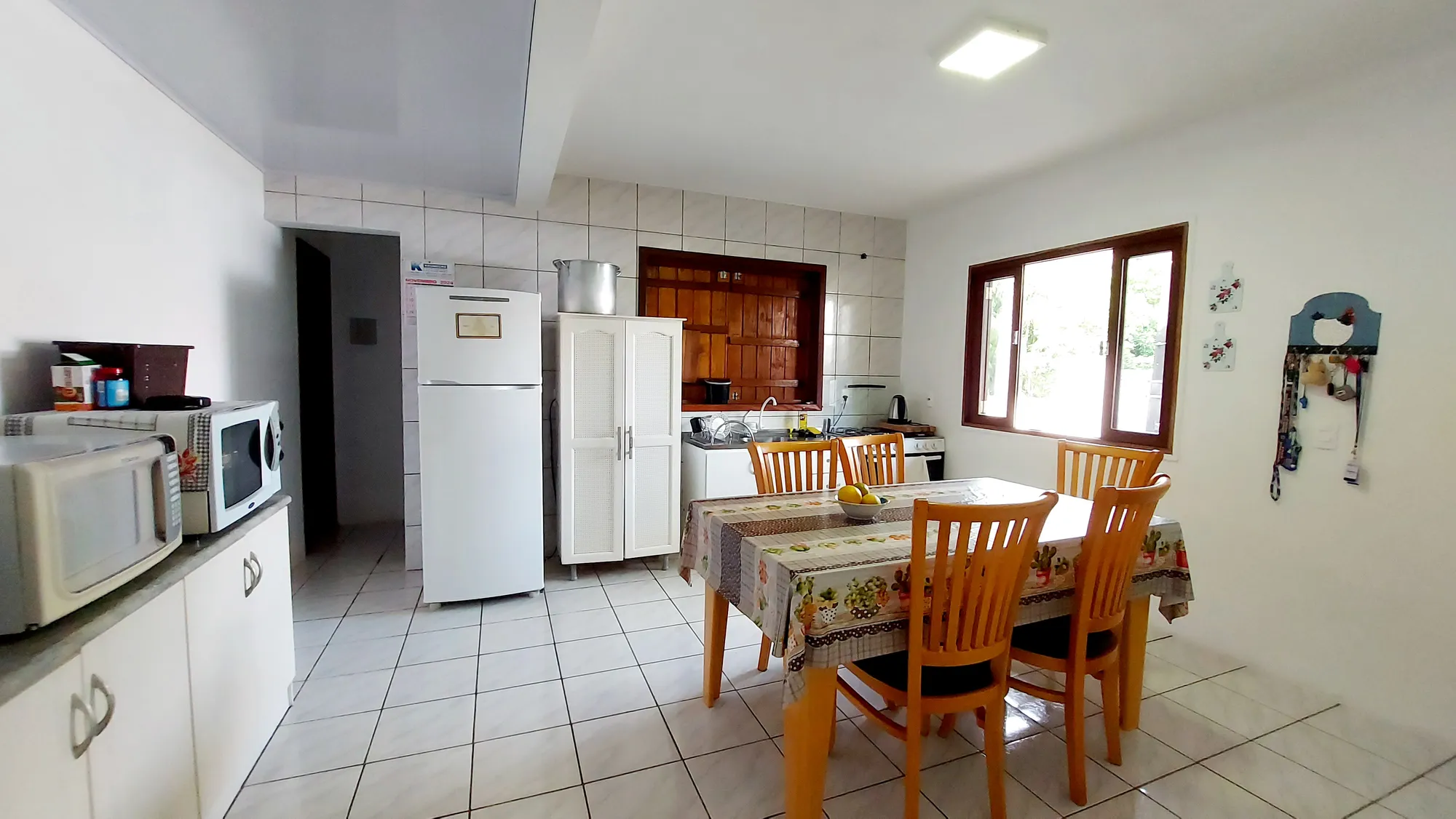 Casa 3 dormitórios com área verde (preservação) ao redor. — foto 7