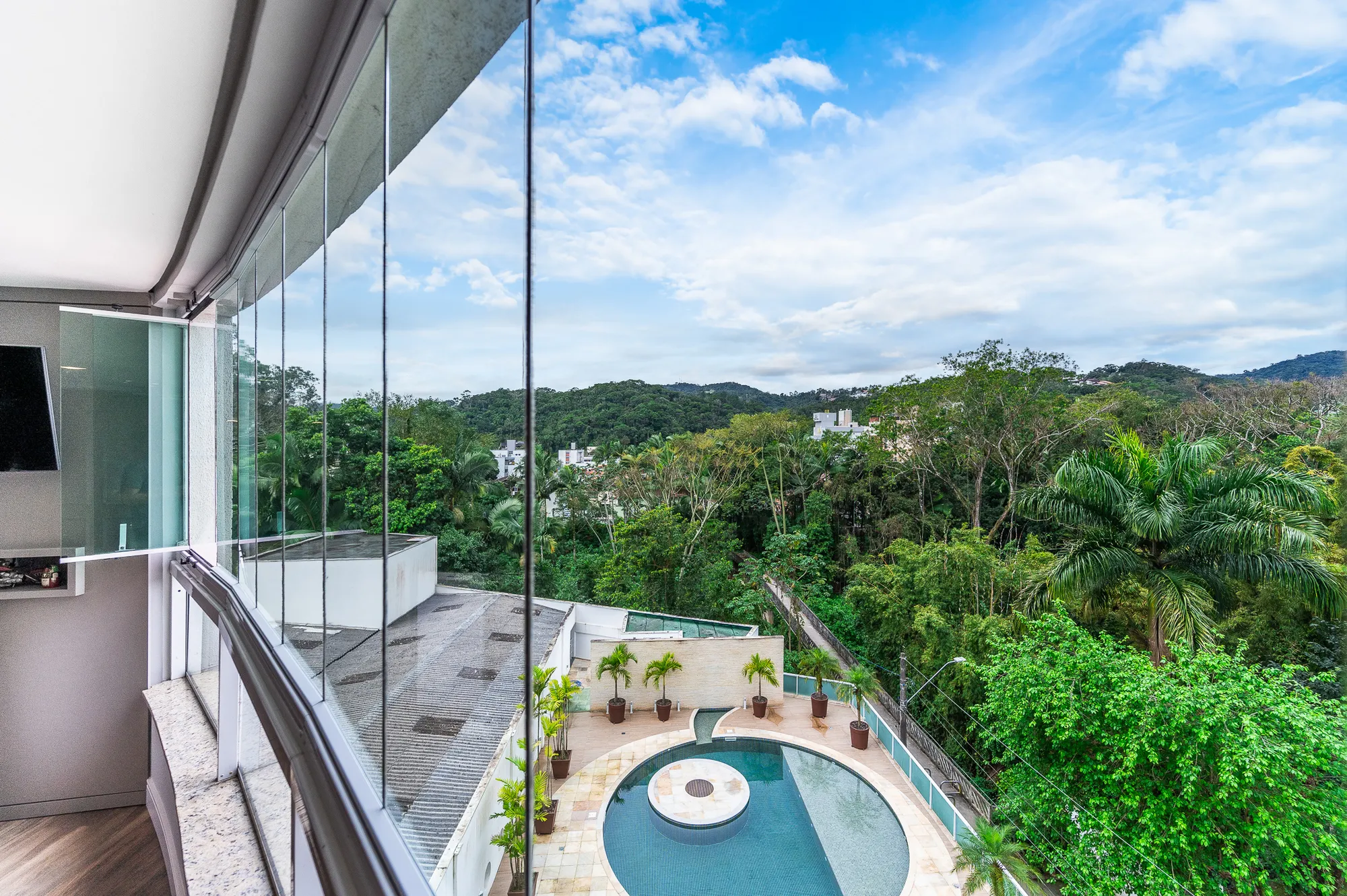 Apartamento mobiliado, com 3 suítes, alto padrão na Alameda. — foto 4