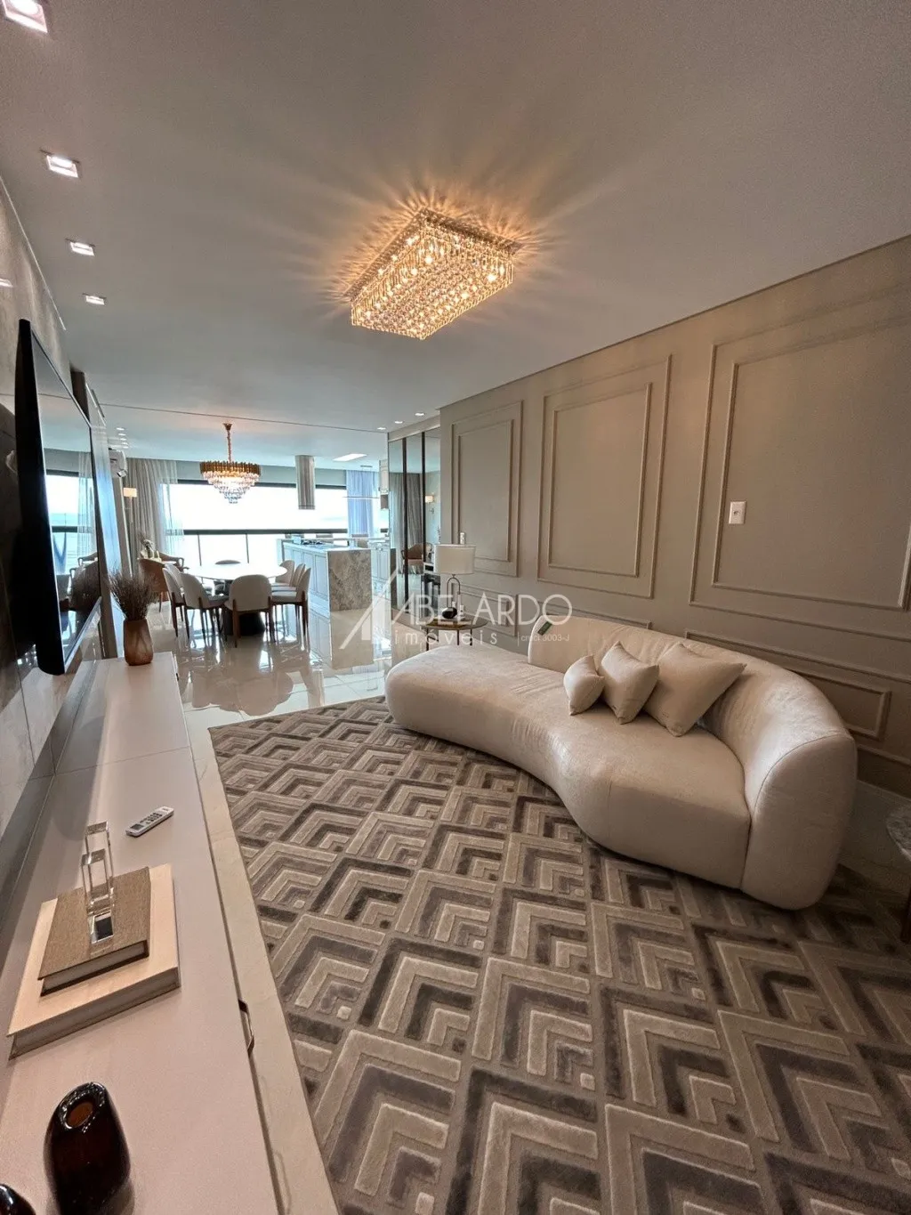 APARTAMENTO MOBILIADO, FRENTE MAR E COM QUATRO SUÍTES - EM MEIA PRAIA/ITAPEMA - foto 1