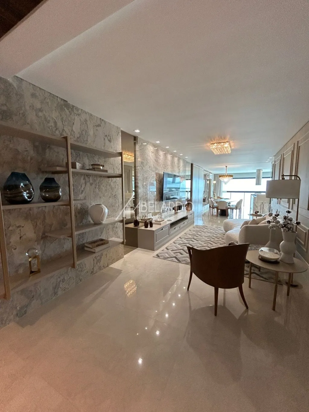 APARTAMENTO MOBILIADO, FRENTE MAR E COM QUATRO SUÍTES - EM MEIA PRAIA/ITAPEMA — foto 3