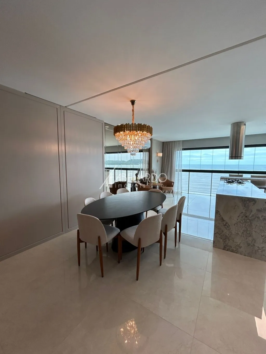 APARTAMENTO MOBILIADO, FRENTE MAR E COM QUATRO SUÍTES - EM MEIA PRAIA/ITAPEMA — foto 4