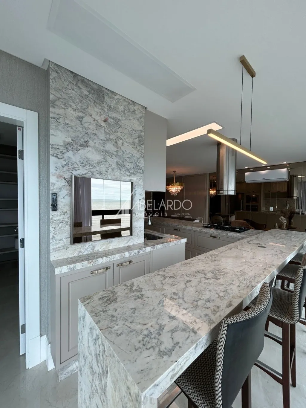 APARTAMENTO MOBILIADO, FRENTE MAR E COM QUATRO SUÍTES - EM MEIA PRAIA/ITAPEMA — foto 7