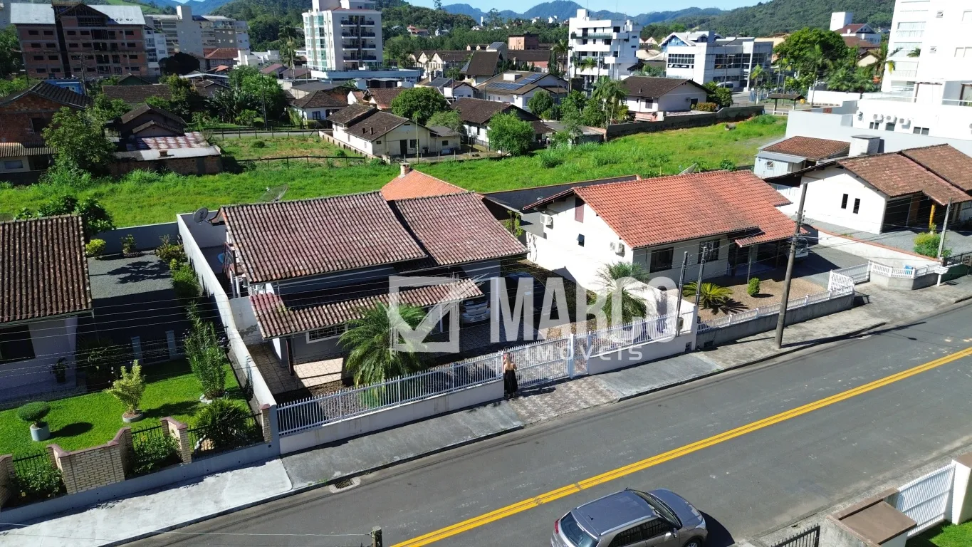 Casa com 4 Quartos com Piscina no Centro de Pomerode — foto 2