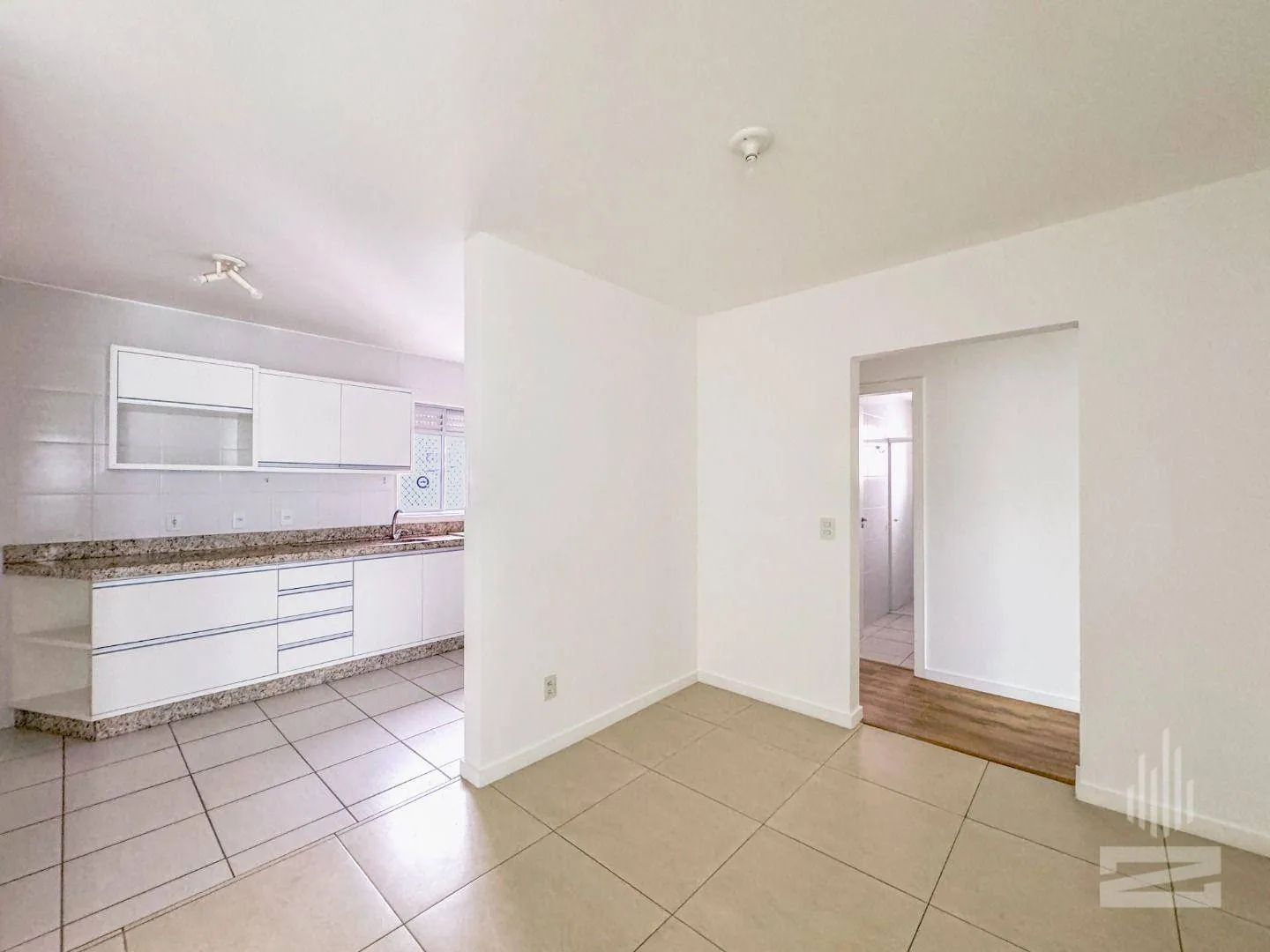 Excelente Apartamento à Venda com 3 Dormitórios e 120m em Ótima Localização no bairro Velha em Blumenau — foto 3