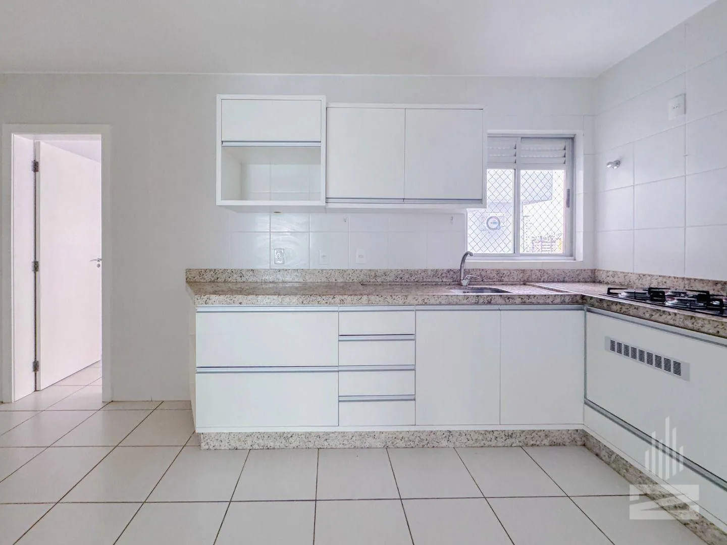 Excelente Apartamento à Venda com 3 Dormitórios e 120m em Ótima Localização no bairro Velha em Blumenau — foto 5